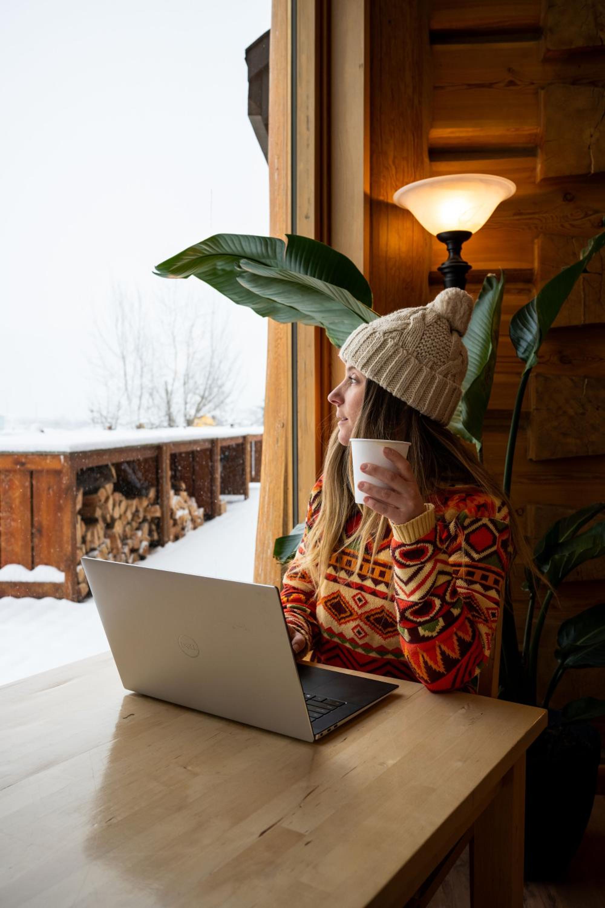 Golden Vacations - Basecamp Lodge Golden - Property Image 3