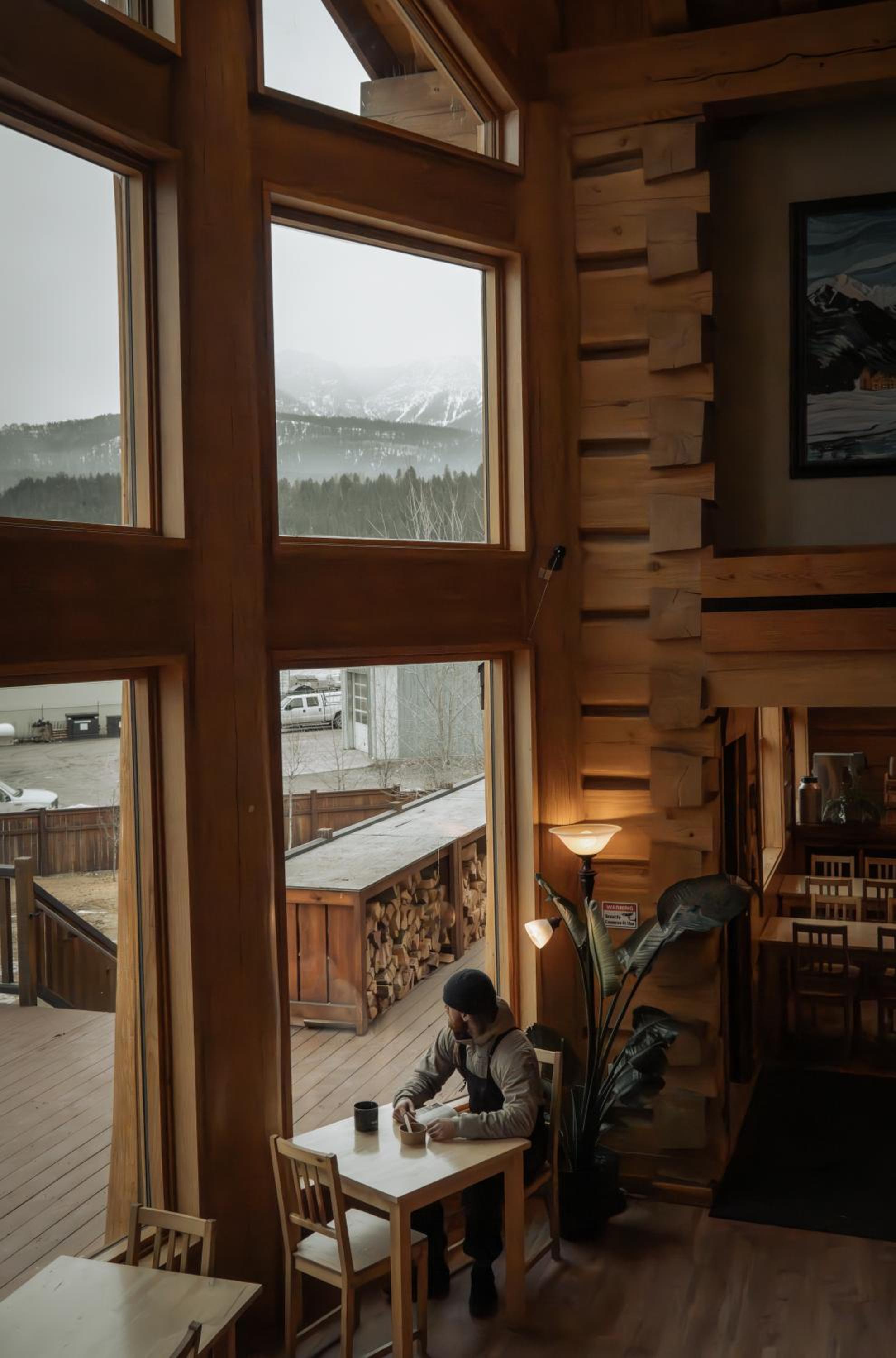 Golden Vacations - Basecamp Lodge Golden - Property Image 2