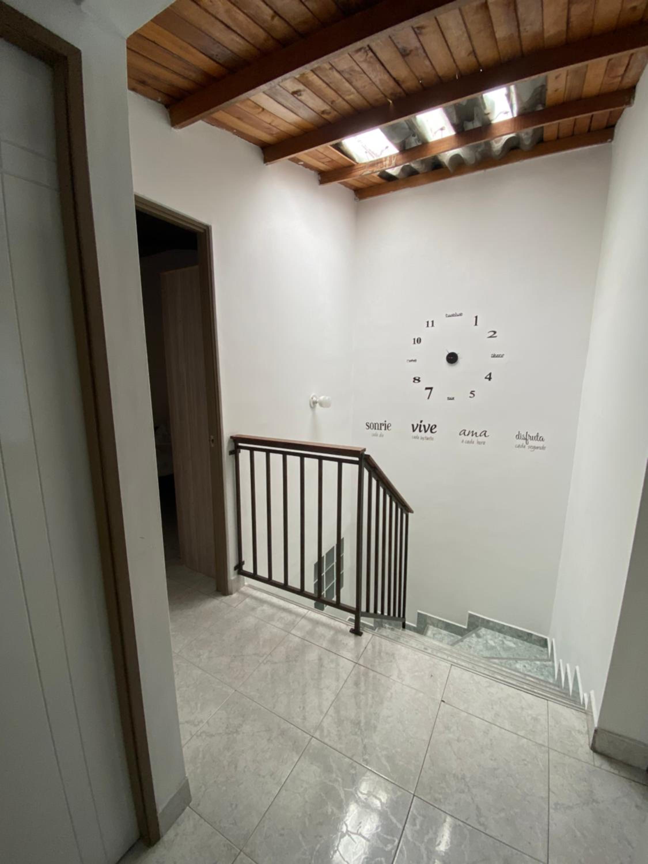 Cálido apartamento céntrico y acogedor, cerca al parque y estación metro