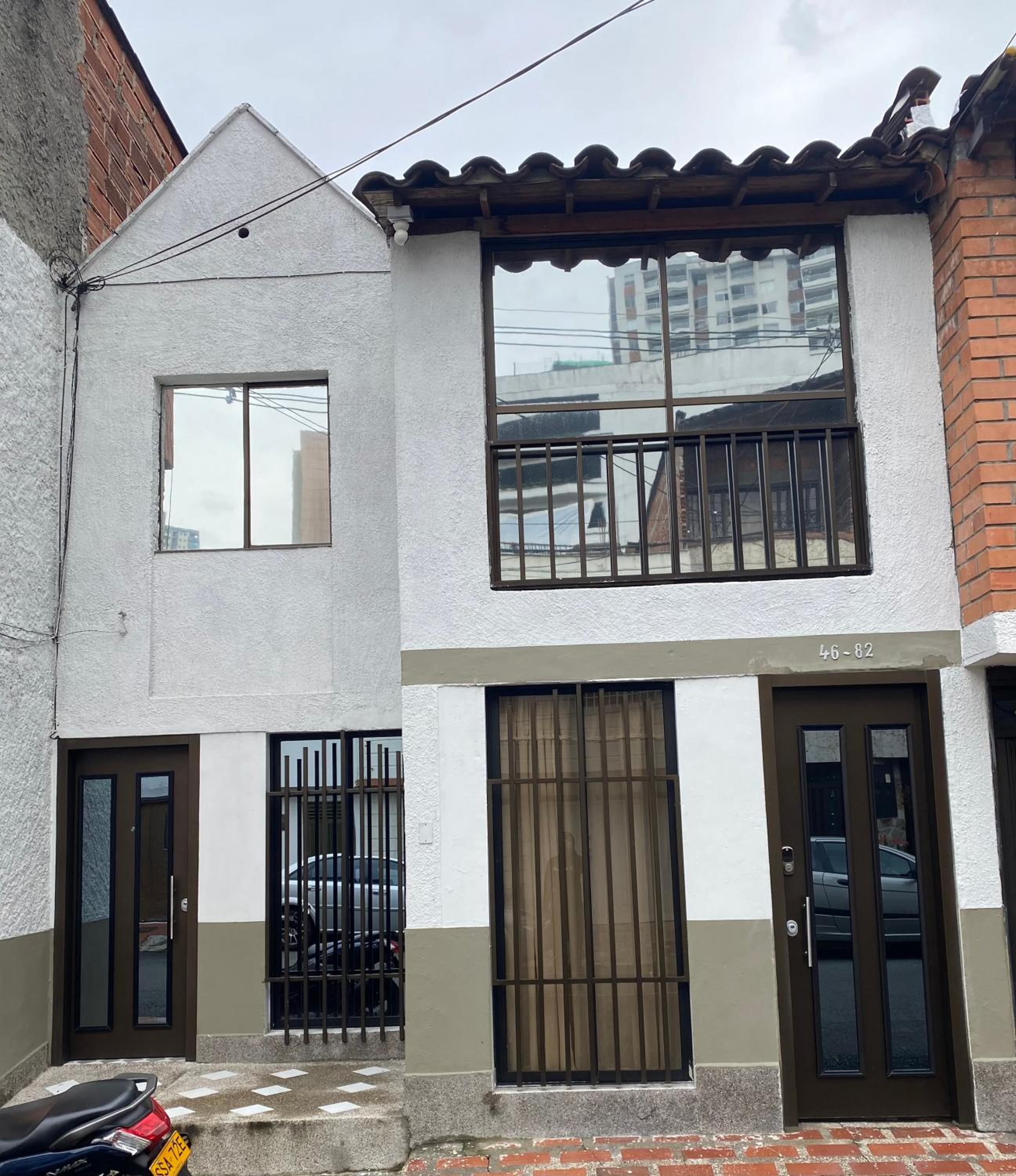 Cálido apartamento céntrico y acogedor, cerca al parque y estación metro