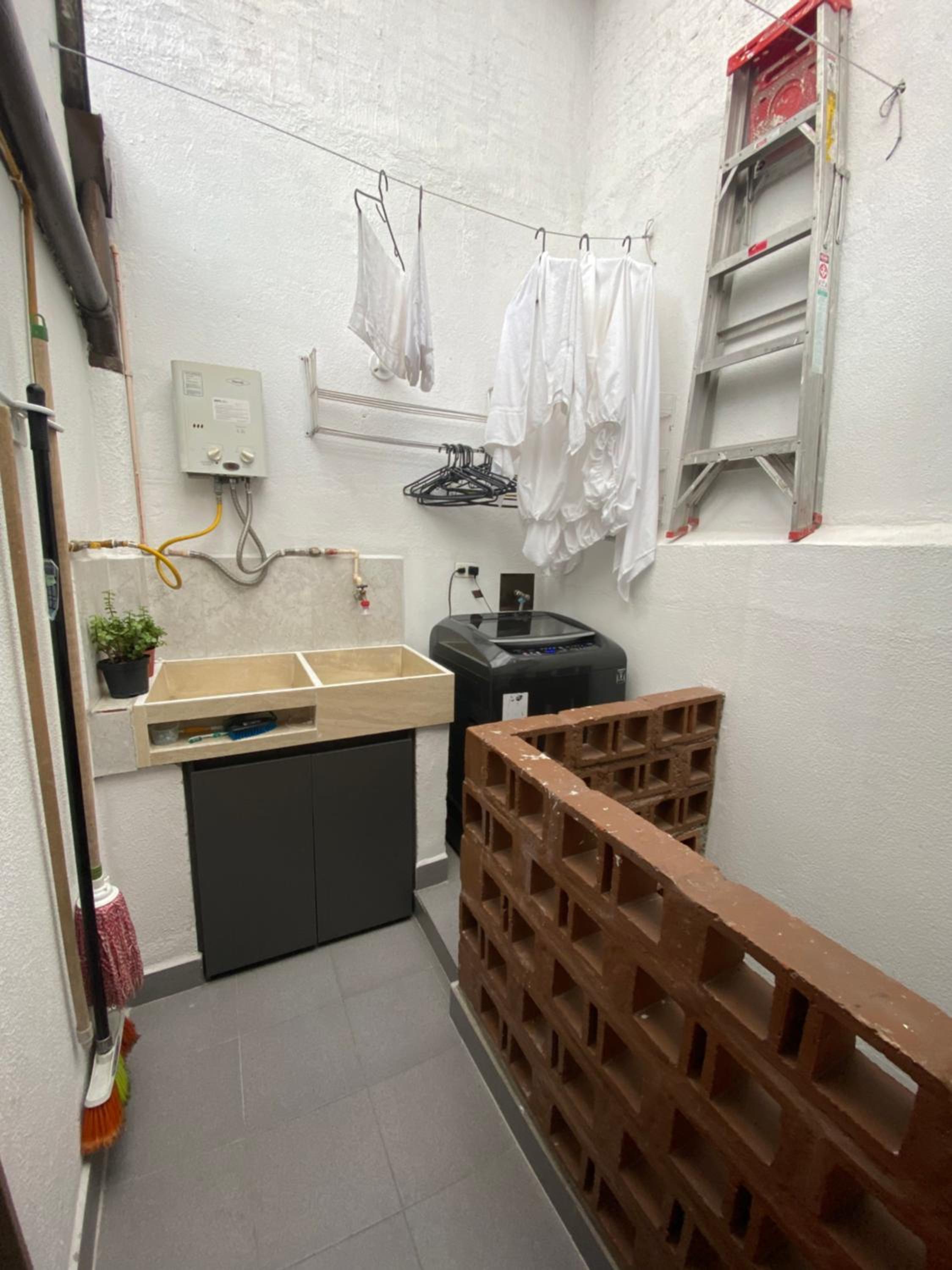 Cálido apartamento céntrico y acogedor, cerca al parque y estación metro