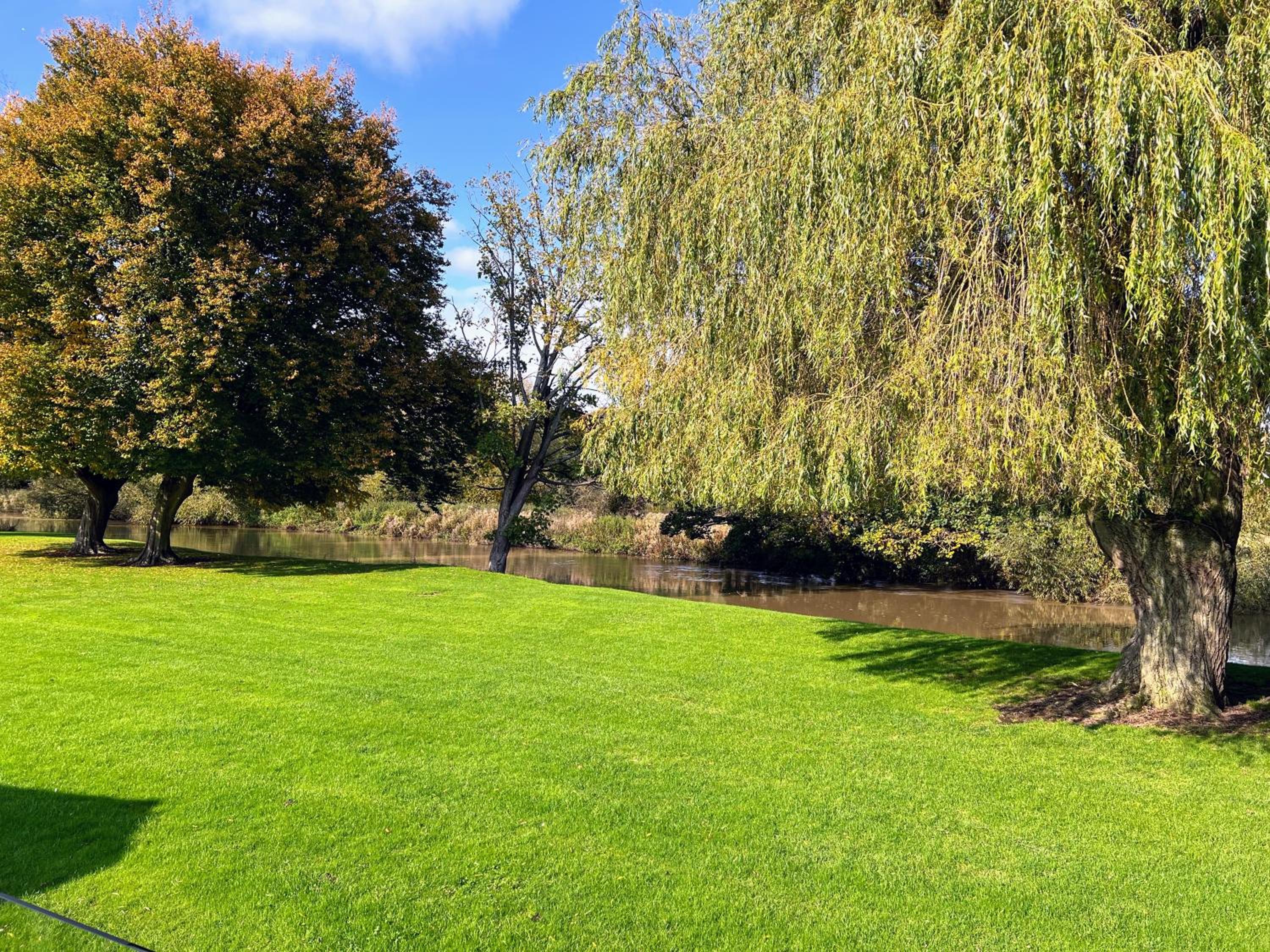 Riverbank Lodge