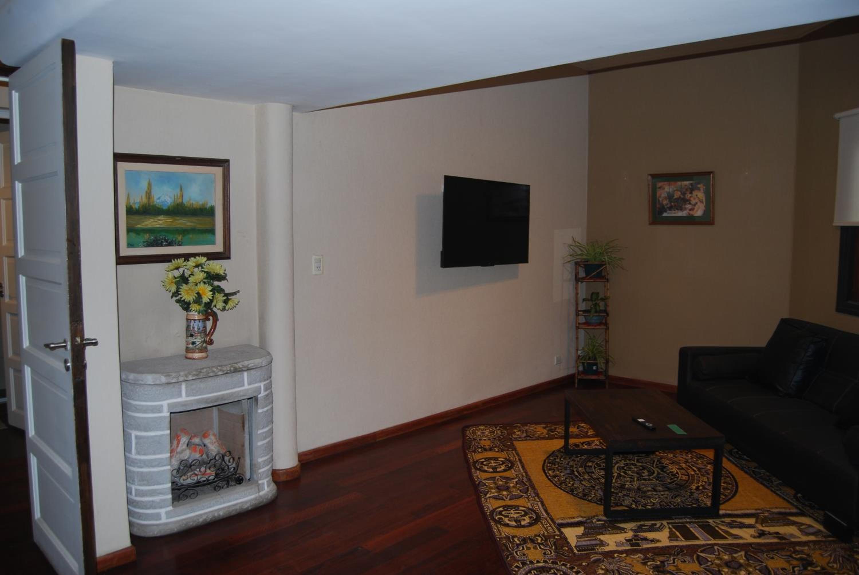 Cosmo Mendoza Suites