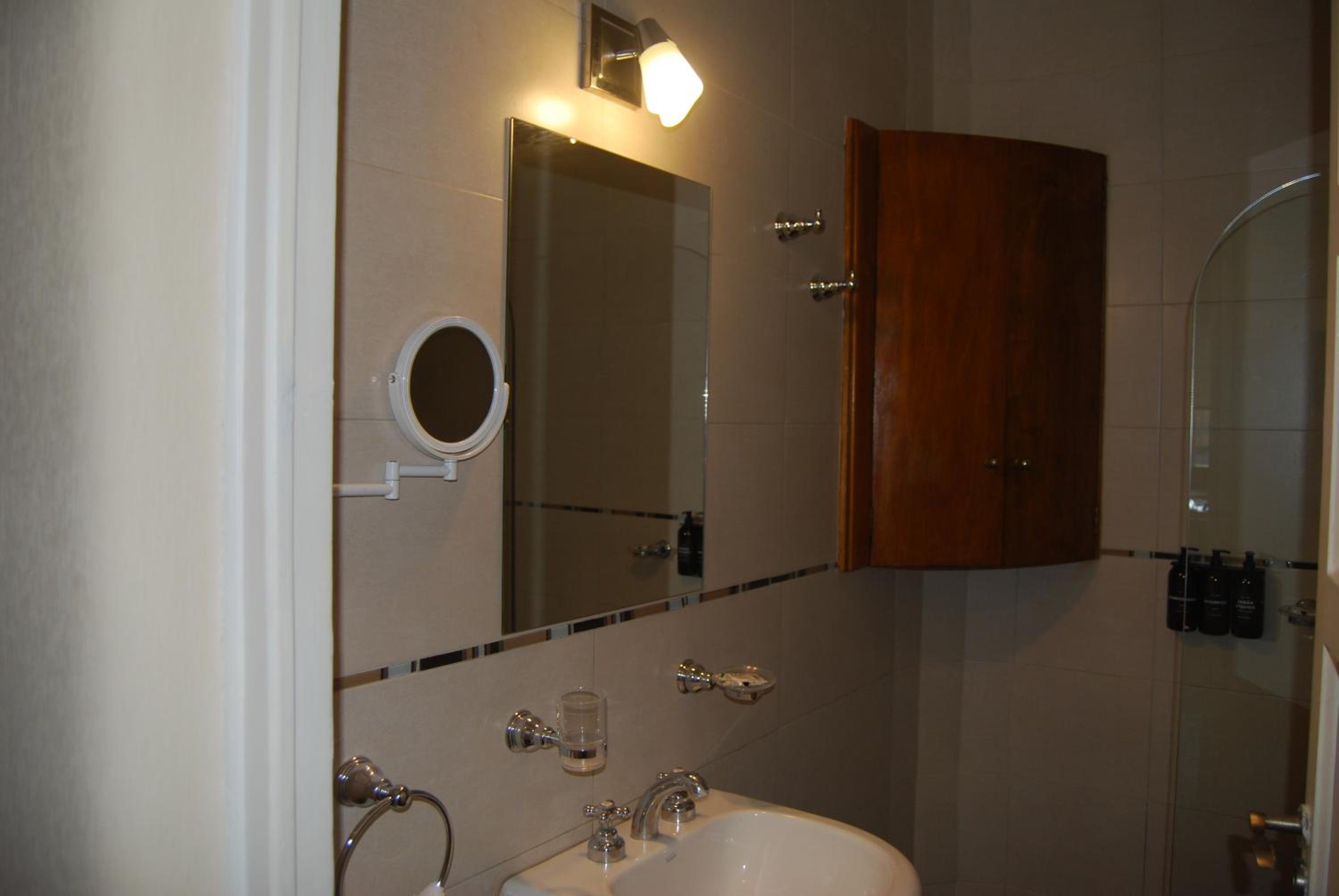 Cosmo Mendoza Suites