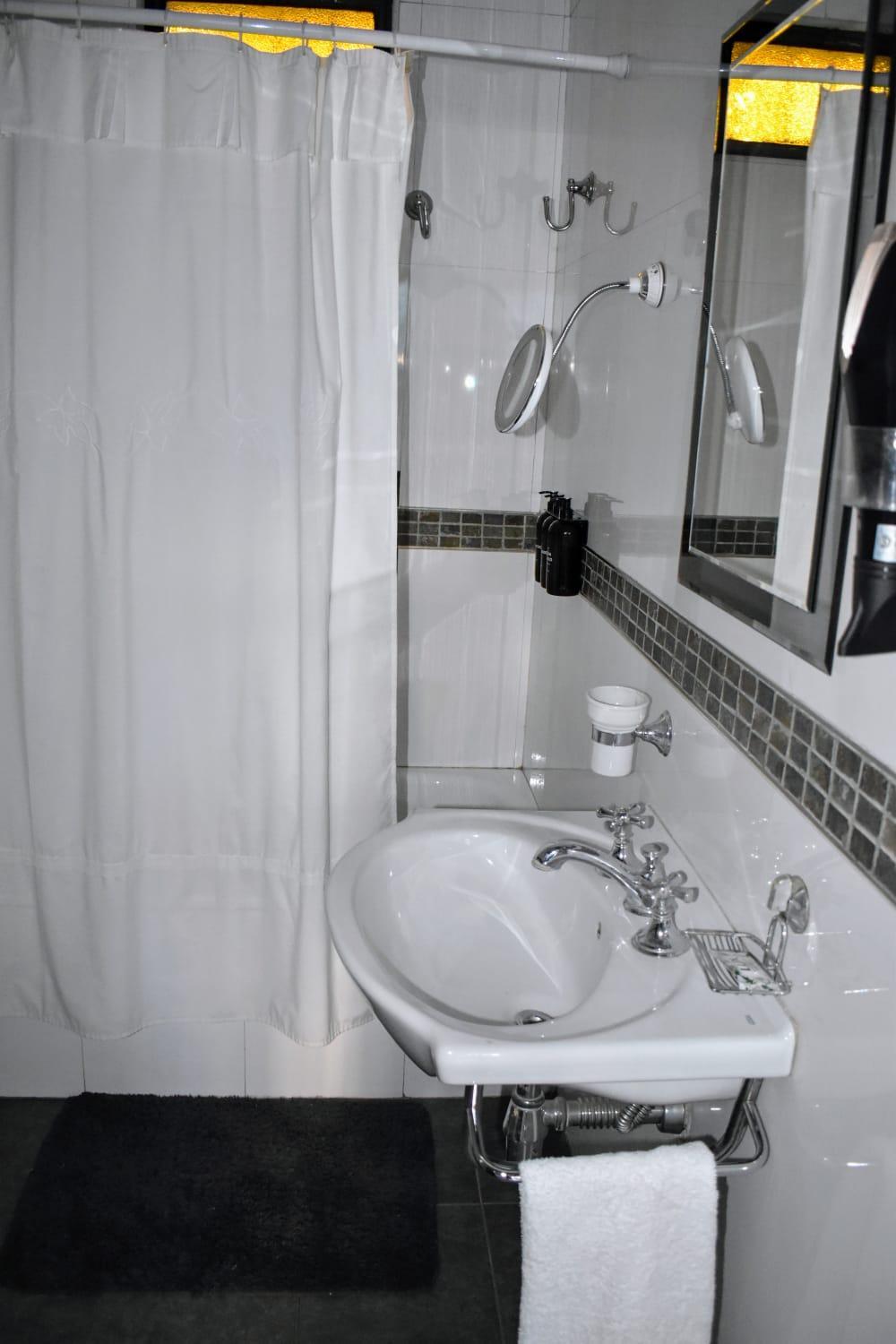 Cosmo Mendoza Suites