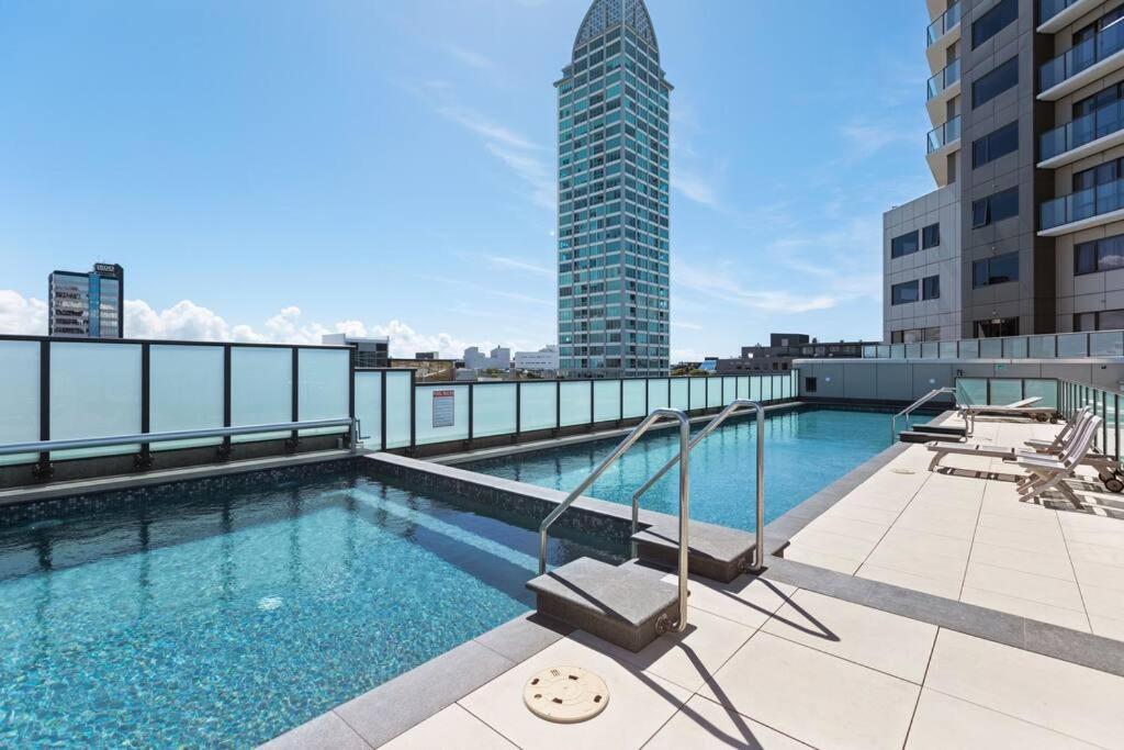 Luxurious Apt Gym Tennis Carpark 6th Floor view 4