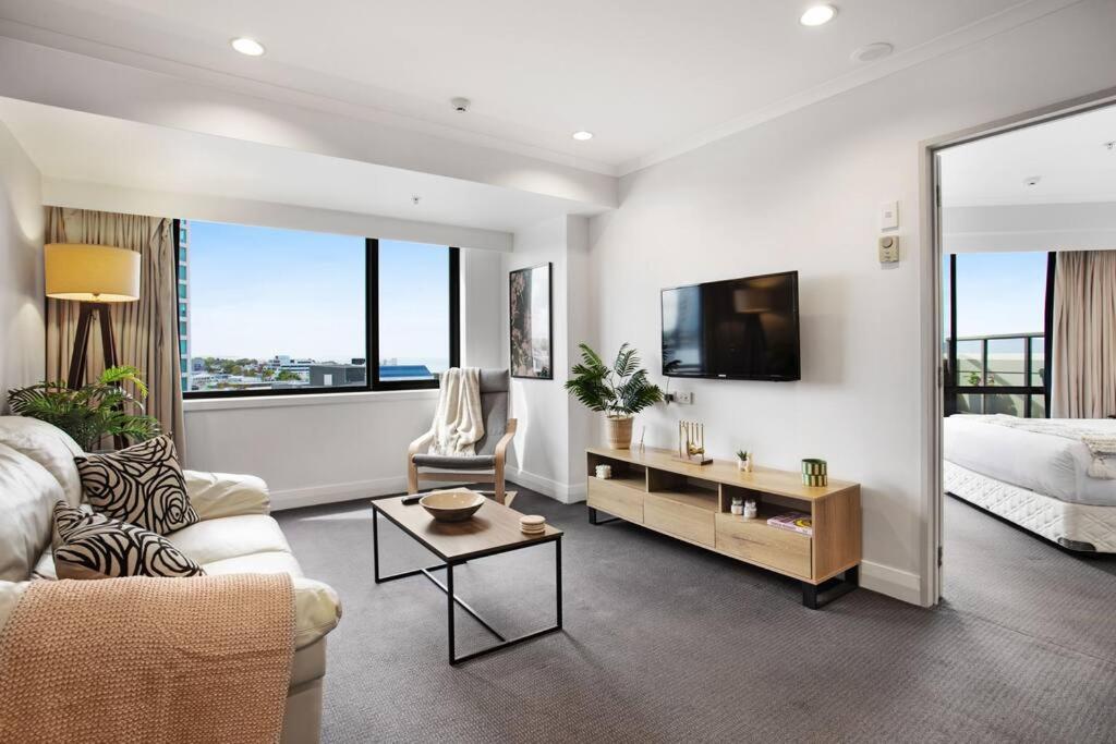 Luxurious Apt Gym Tennis Carpark 6th Floor view 5