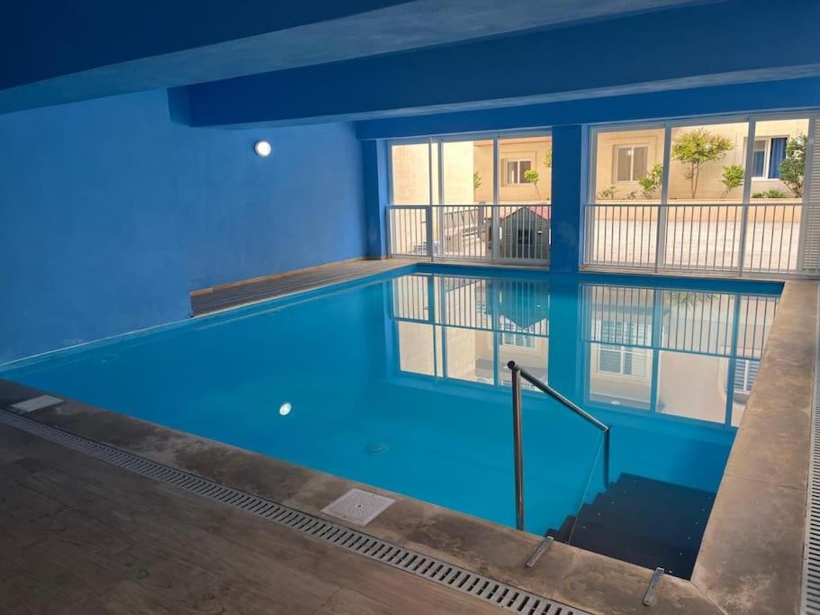 Spacious 3BR Retreat, Near Beach, Pool & Gym Access photo 1