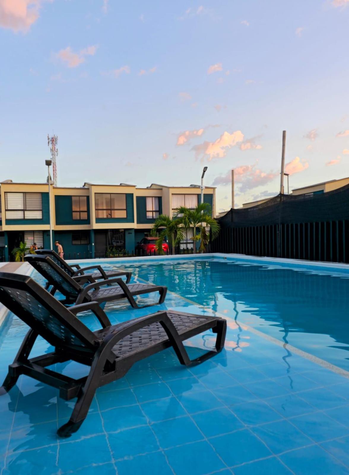 Casa Vacacional a 2m del Aeropuerto el Eden AXM - 15m de Armenia - Con Piscina