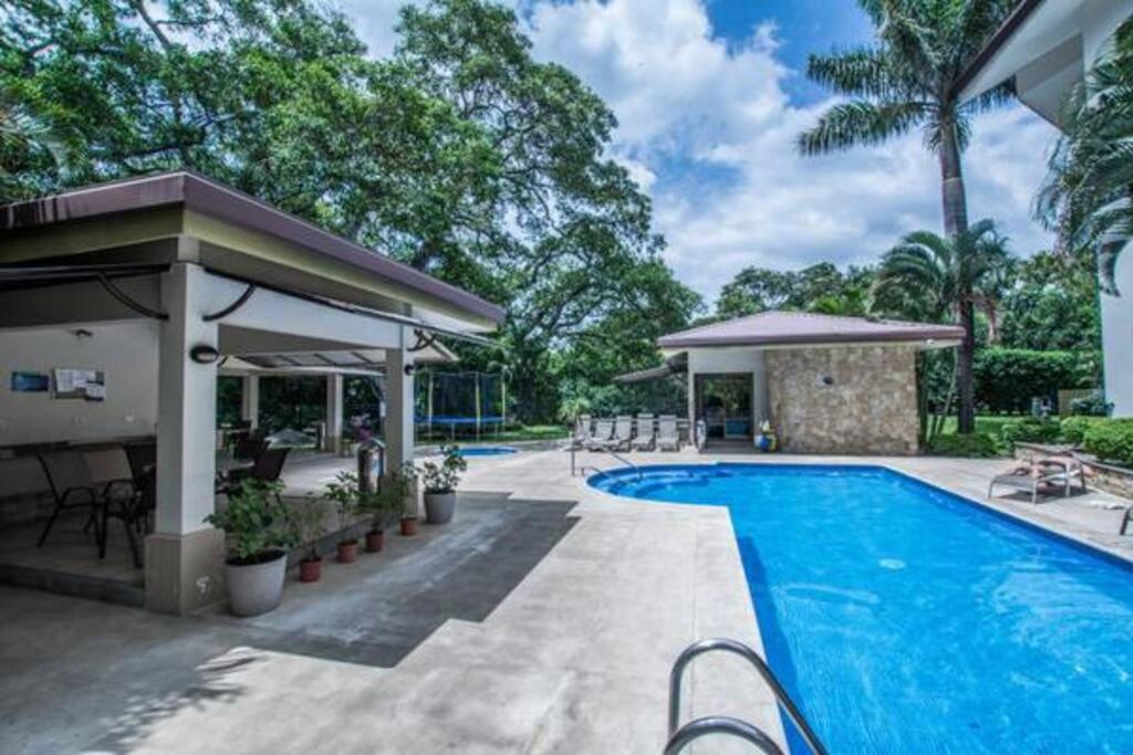 CR MARIPOSA RENTALS Santa Ana Centro 2BR with Terrace Walk Everywhere