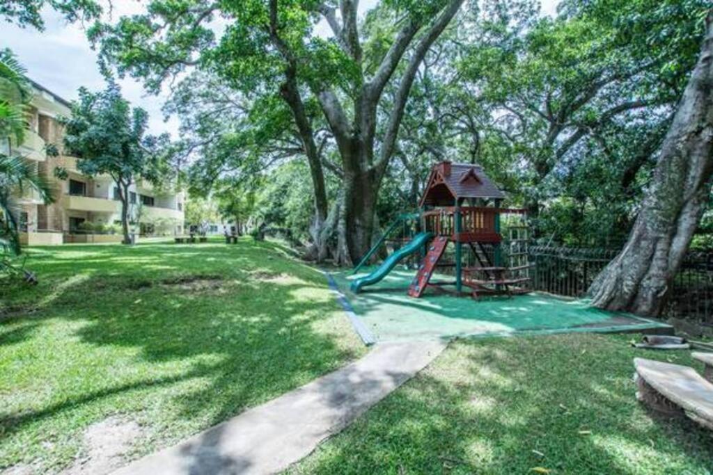 CR MARIPOSA RENTALS Santa Ana Centro 2BR with Terrace Walk Everywhere