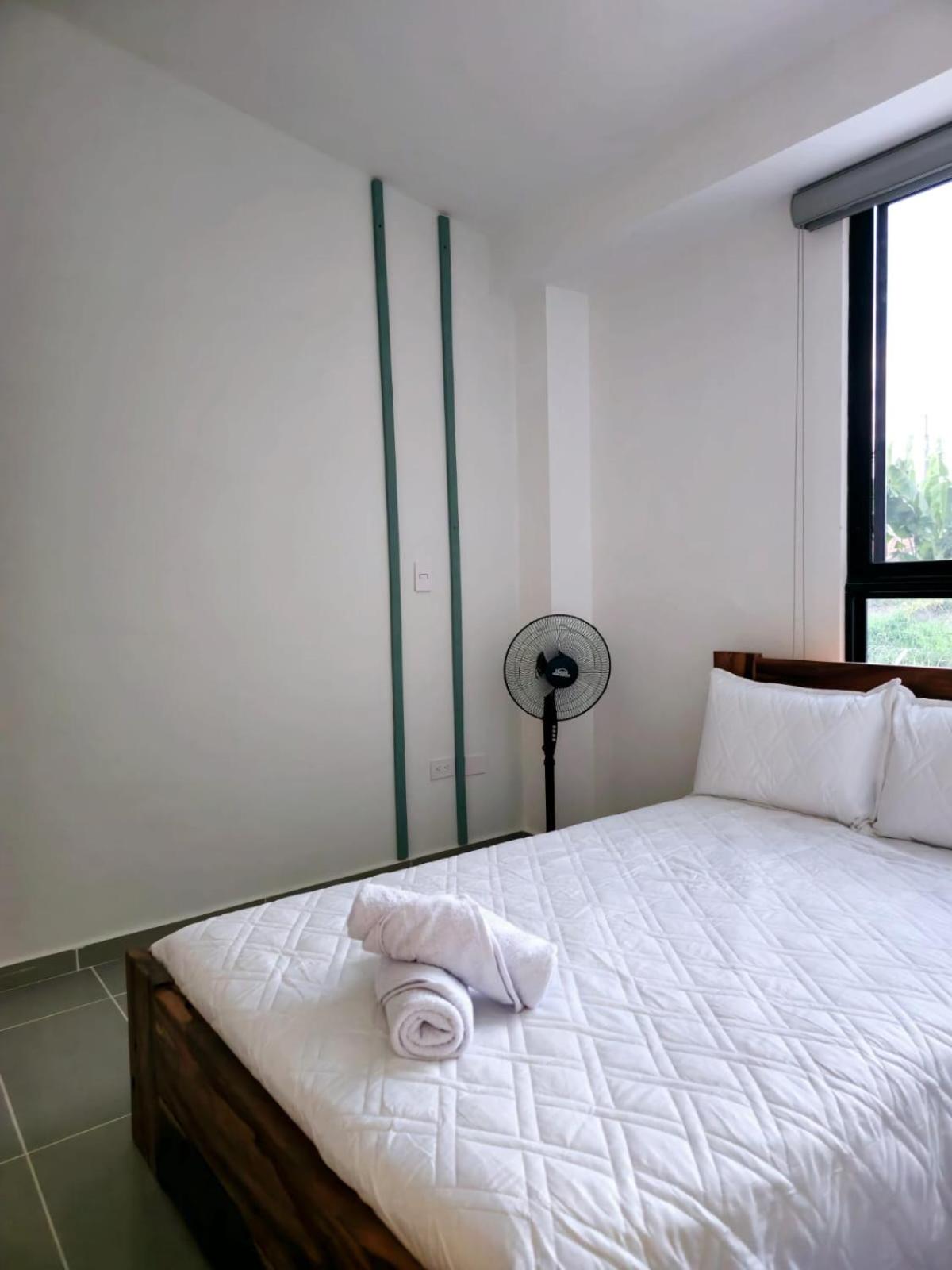 Casa Vacacional a 2m del Aeropuerto el Eden AXM - 15m de Armenia - Con Piscina
