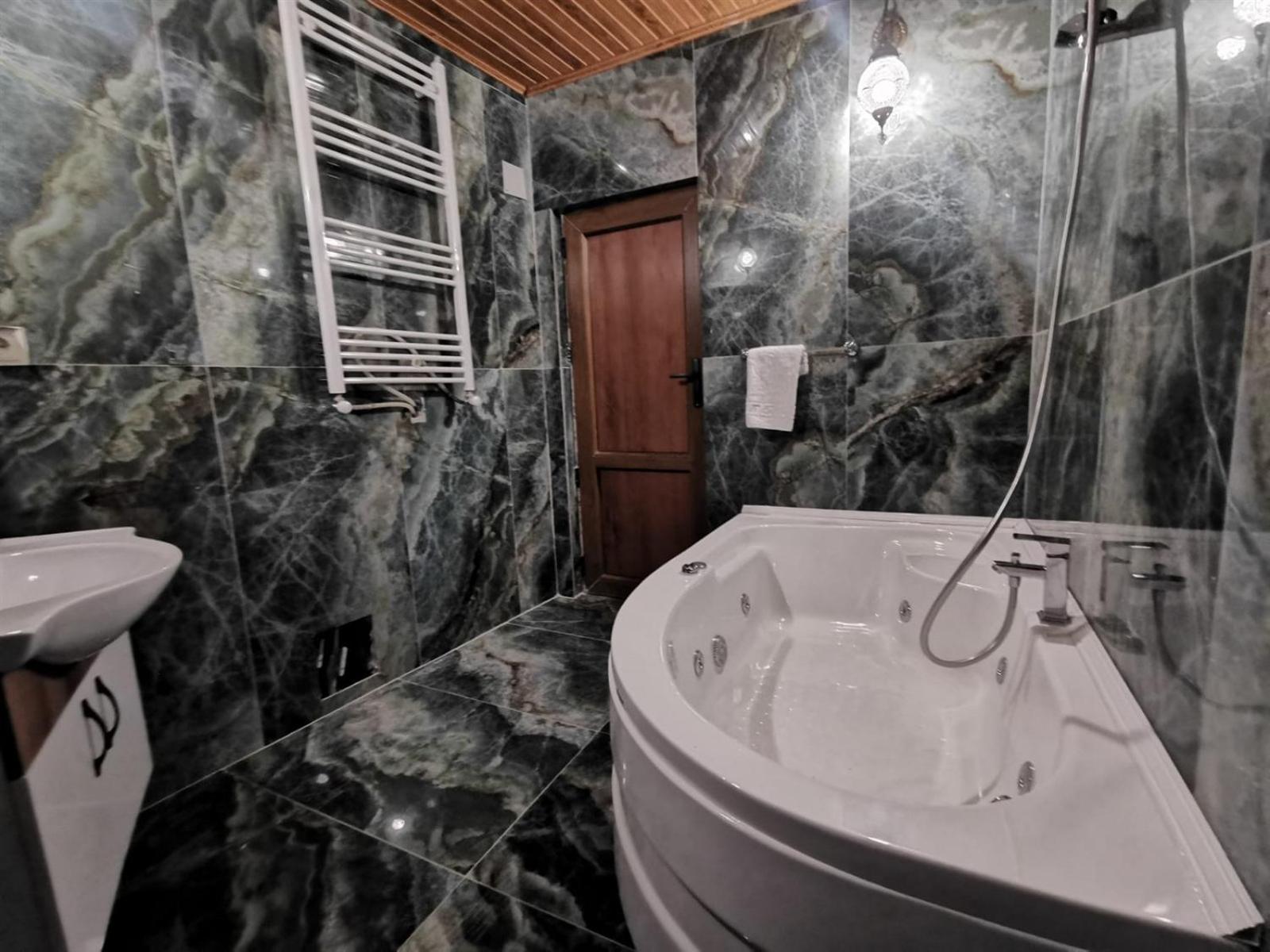 Falcon Cave Suites - Image 41