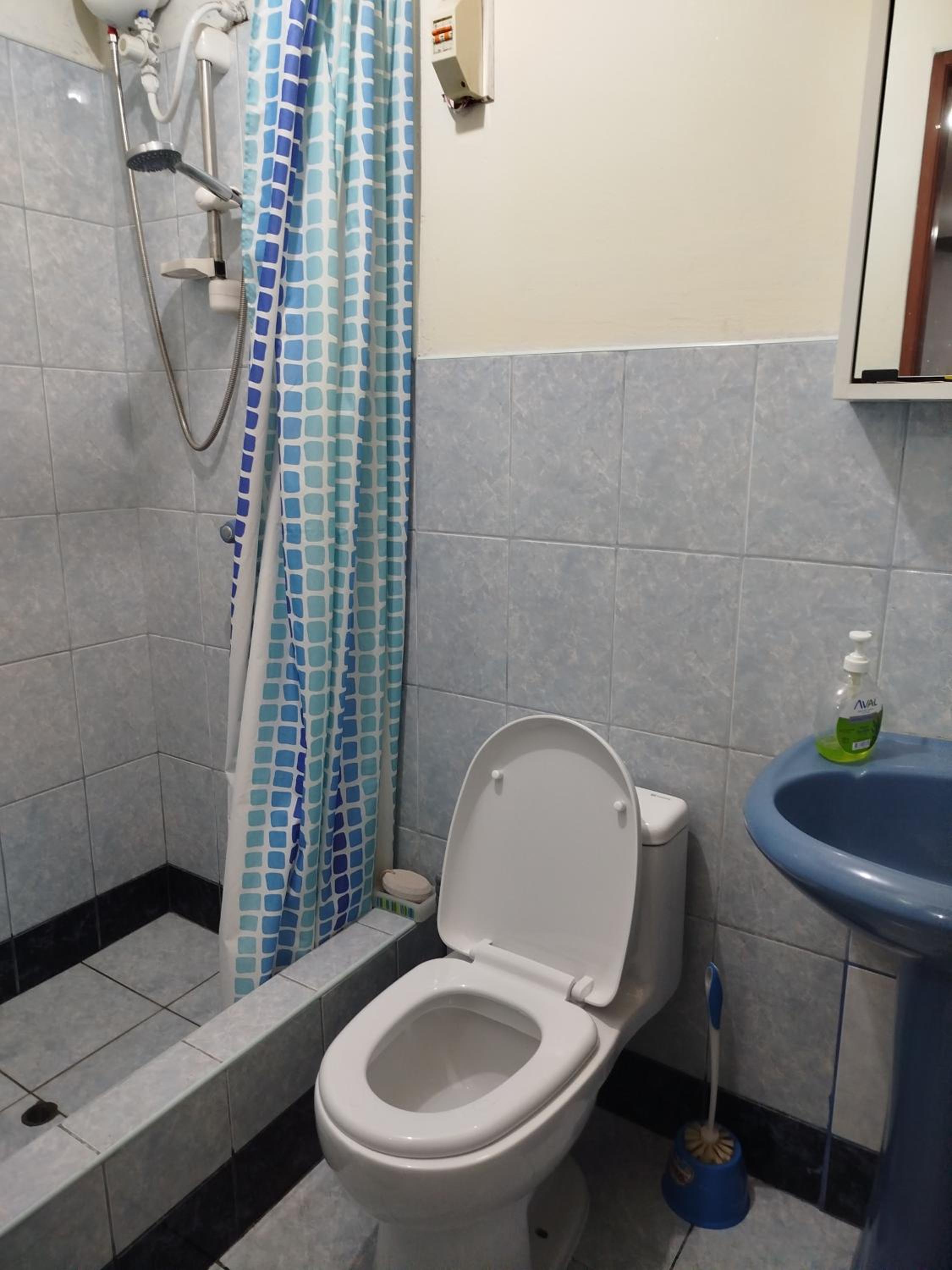 Habitación H2, TV y WIFI cerca a Barranco