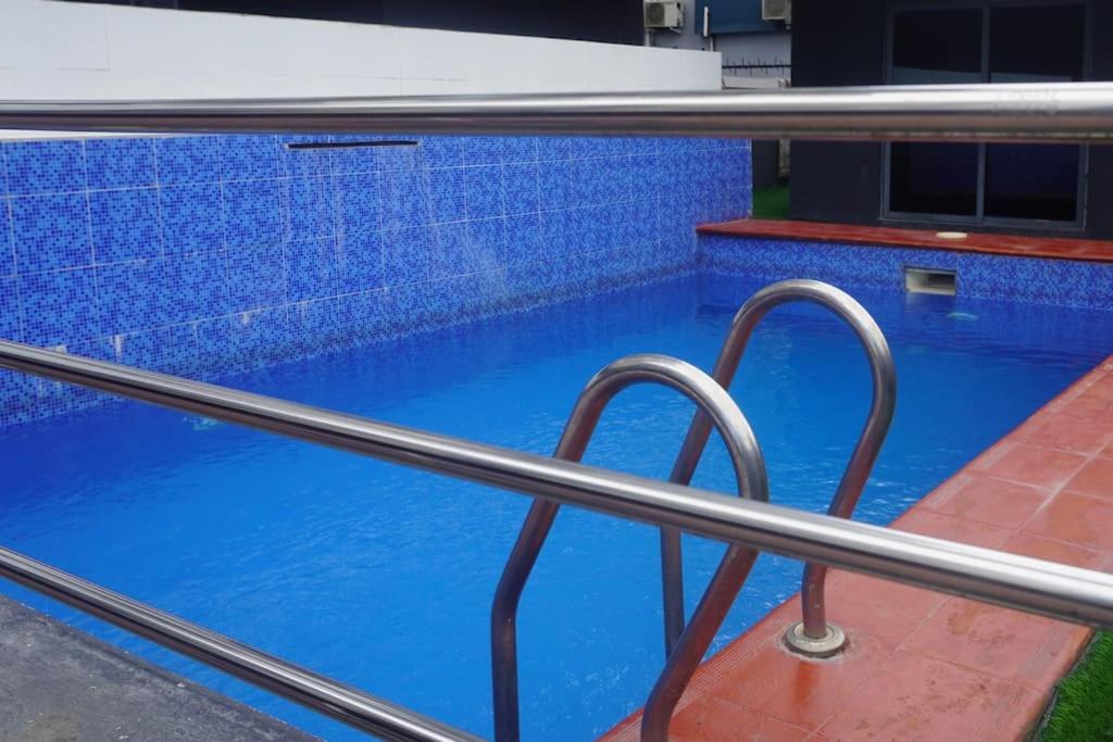 Chic 1BR in Lekki with Pool & Gym view 3