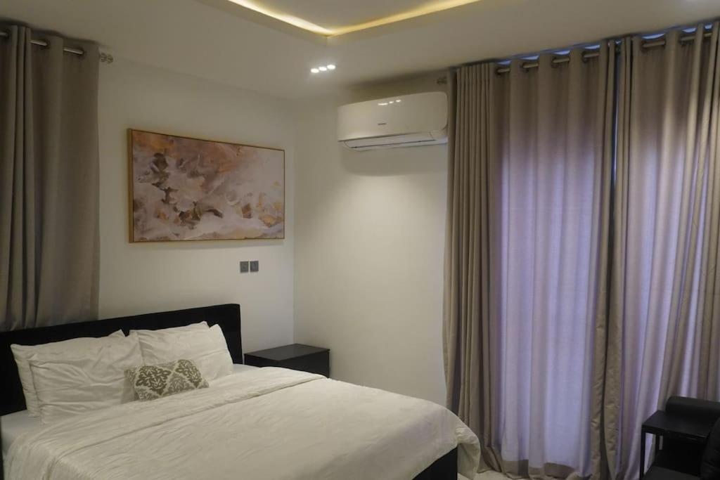 Chic 1BR in Lekki with Pool & Gym view 4