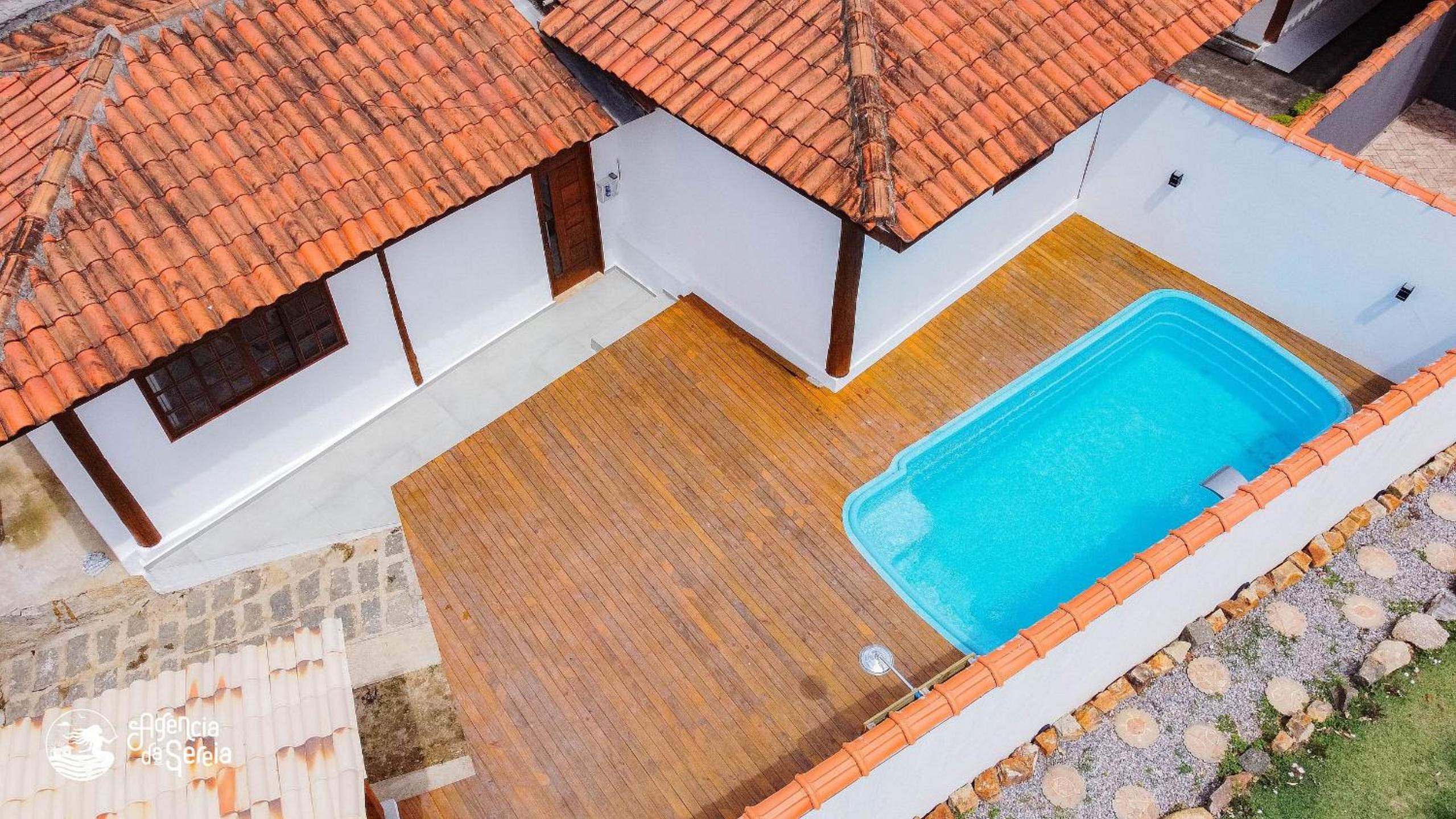 Casa com área externa e piscina na Feiticeira