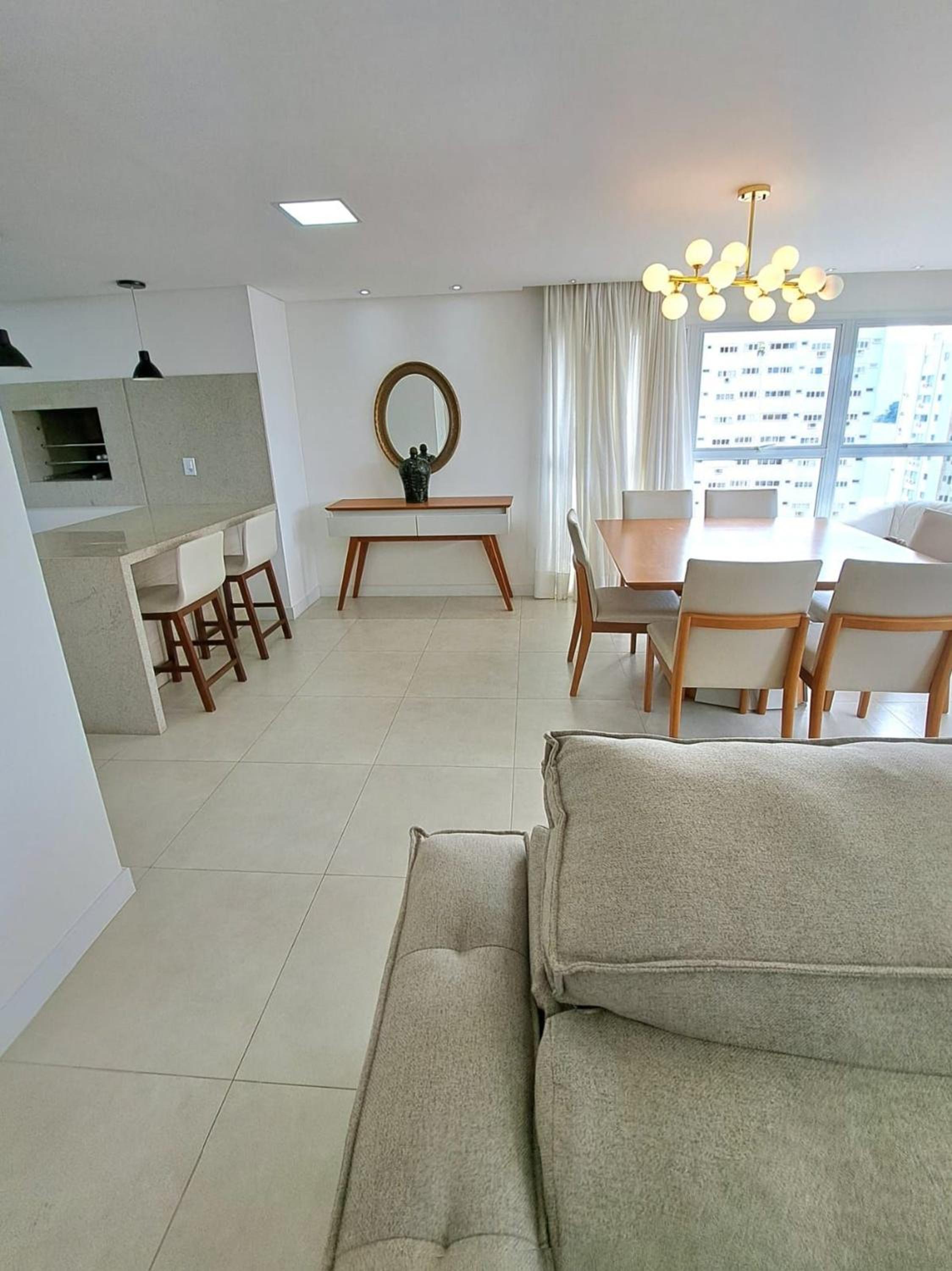 Encantador! 3 Suítes, Vista, Finamente Mobiliado