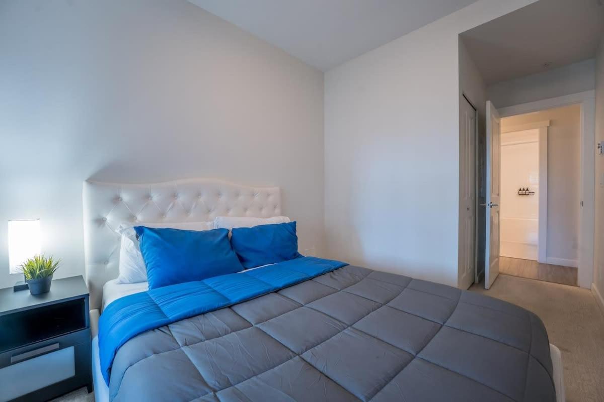 Upscale Modern Condo in Langley