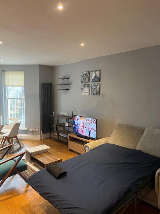 Chelsea Apartment by Central London photo 3