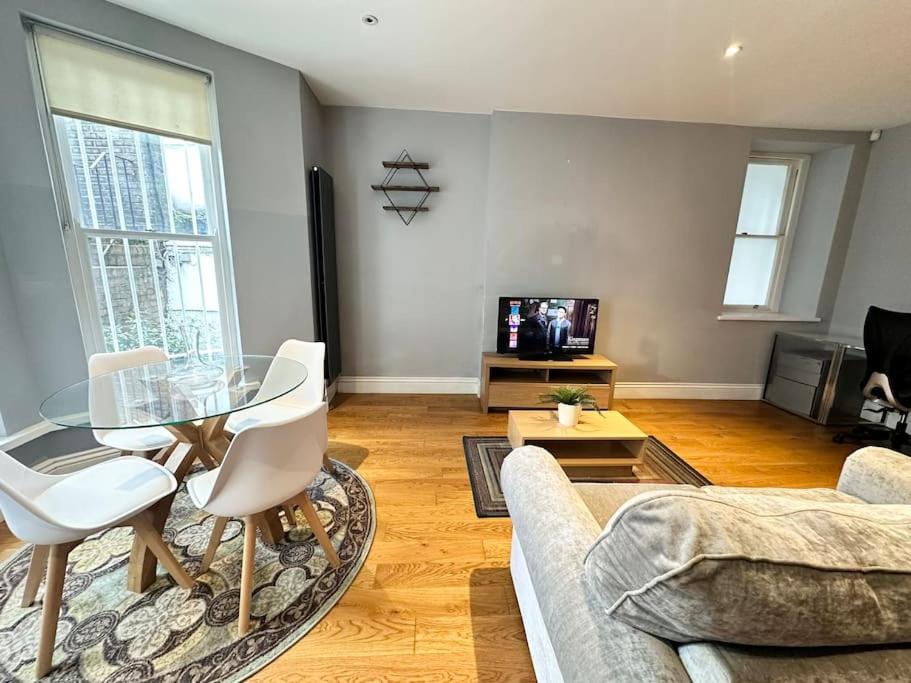 Chelsea Apartment by Central London photo 5