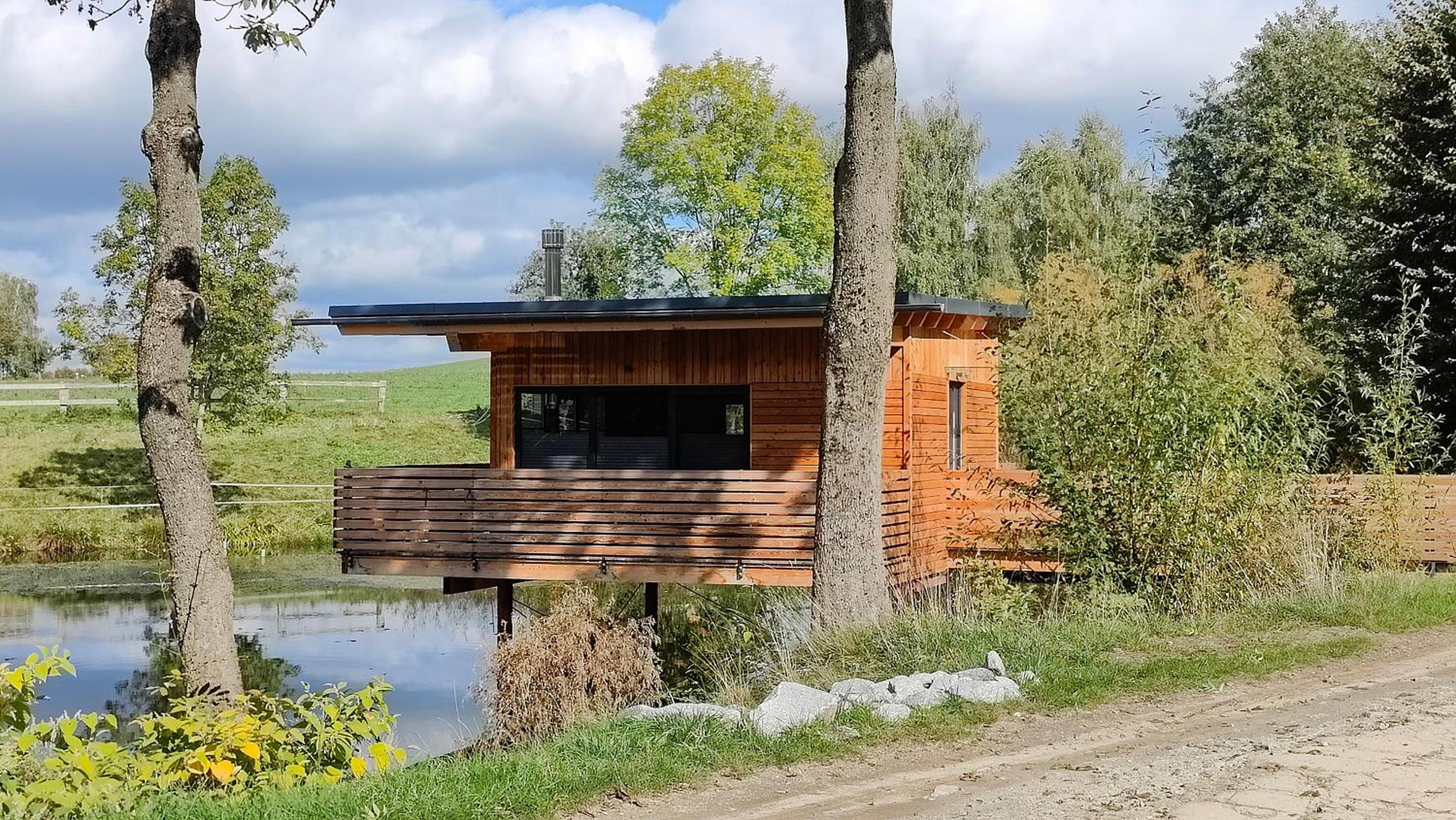 TinyHousebeiDresden mit Faßsauna spektakuläres winziges Häuschen auf Stelzen im Pferdeteich, Kaminofen, umlaufende Terrasse - Nähe Sächsische Schweiz - Von