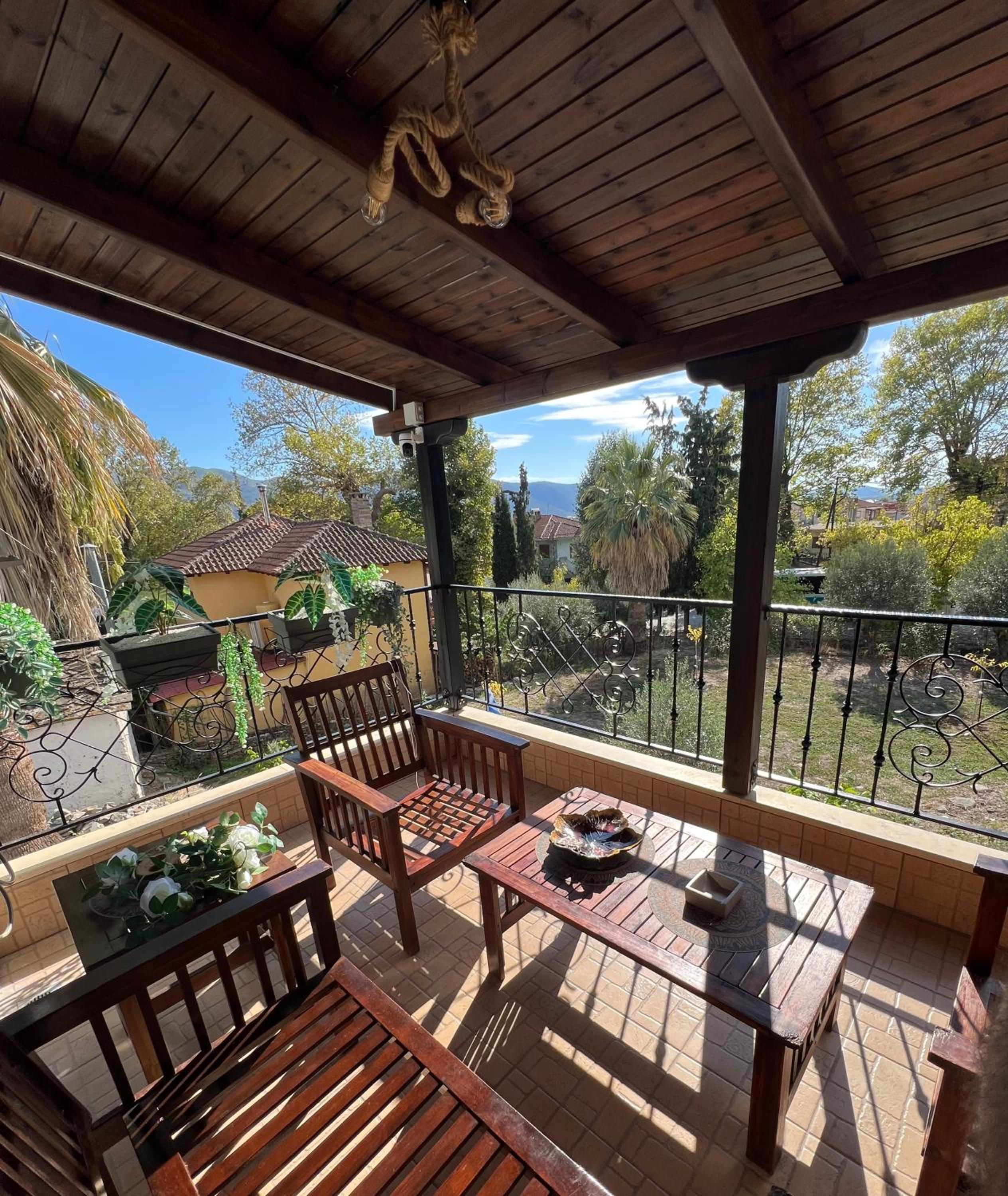 The Streamside Villa