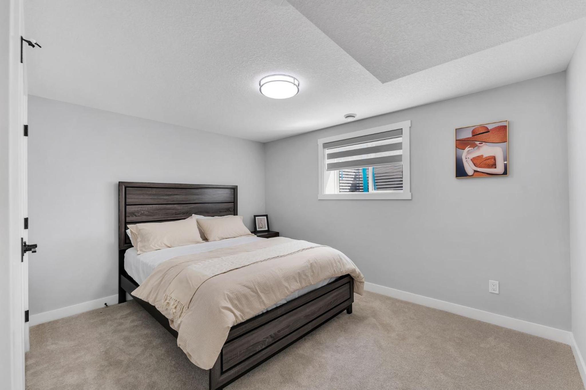 2 bedroom Cozy Secondary suite