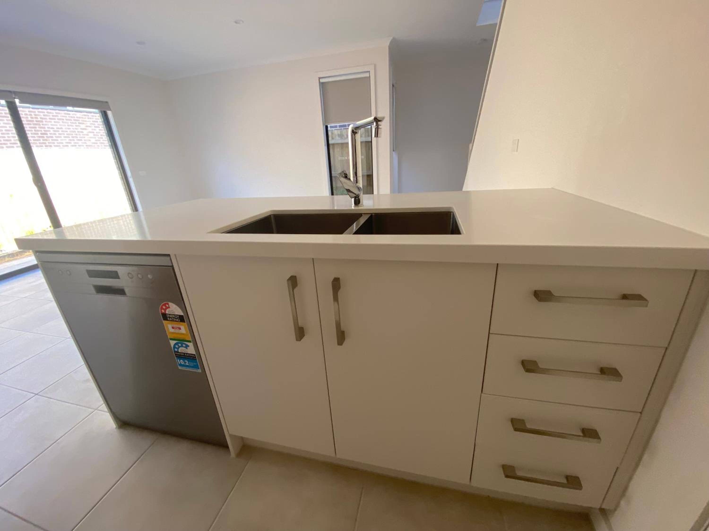 30 Minutes to Airport-3BR-Unfurnished-LUGarage-29G