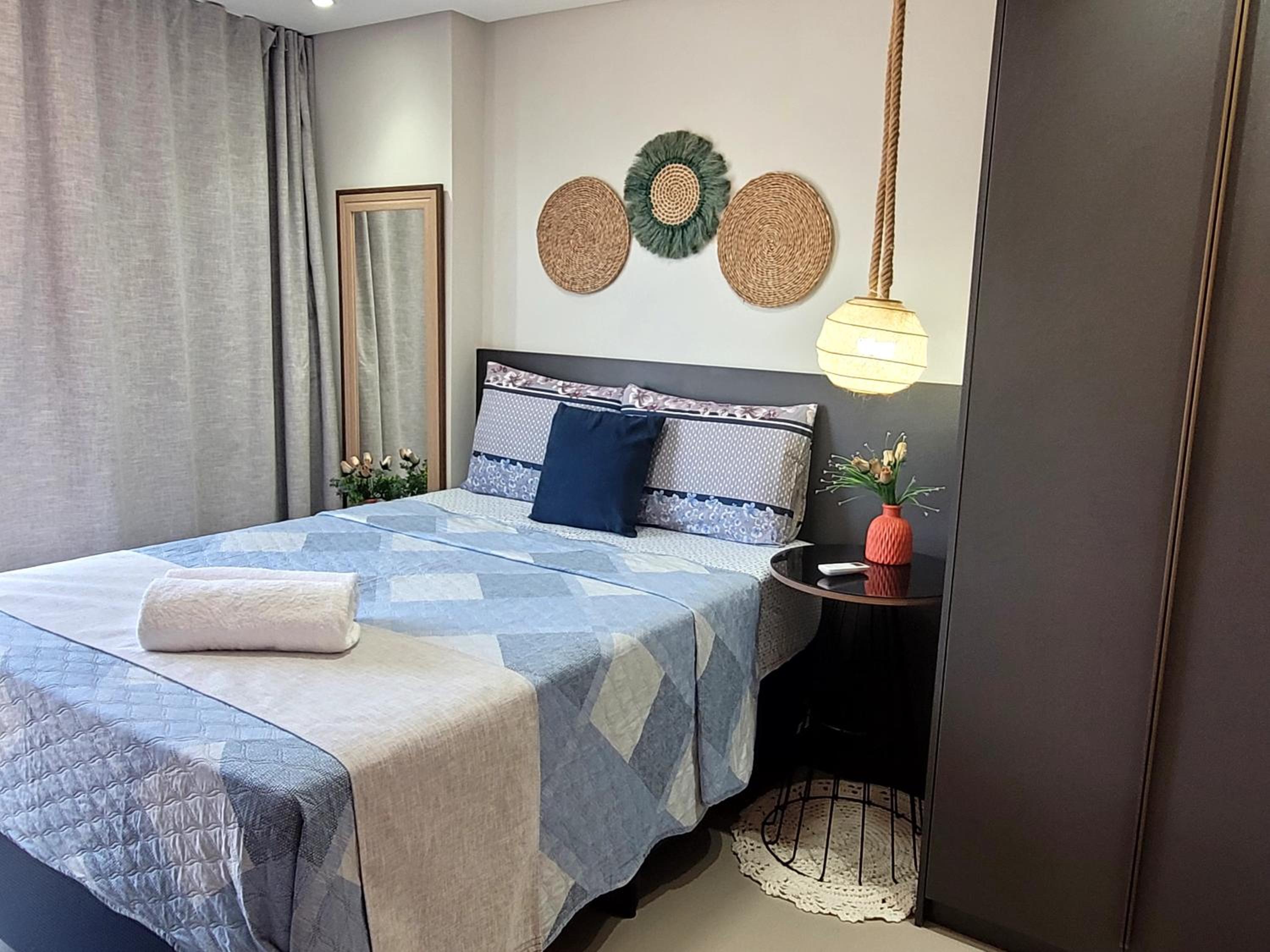 Flat com dois quartos na praia do Cabo Branco - climatizado e completo