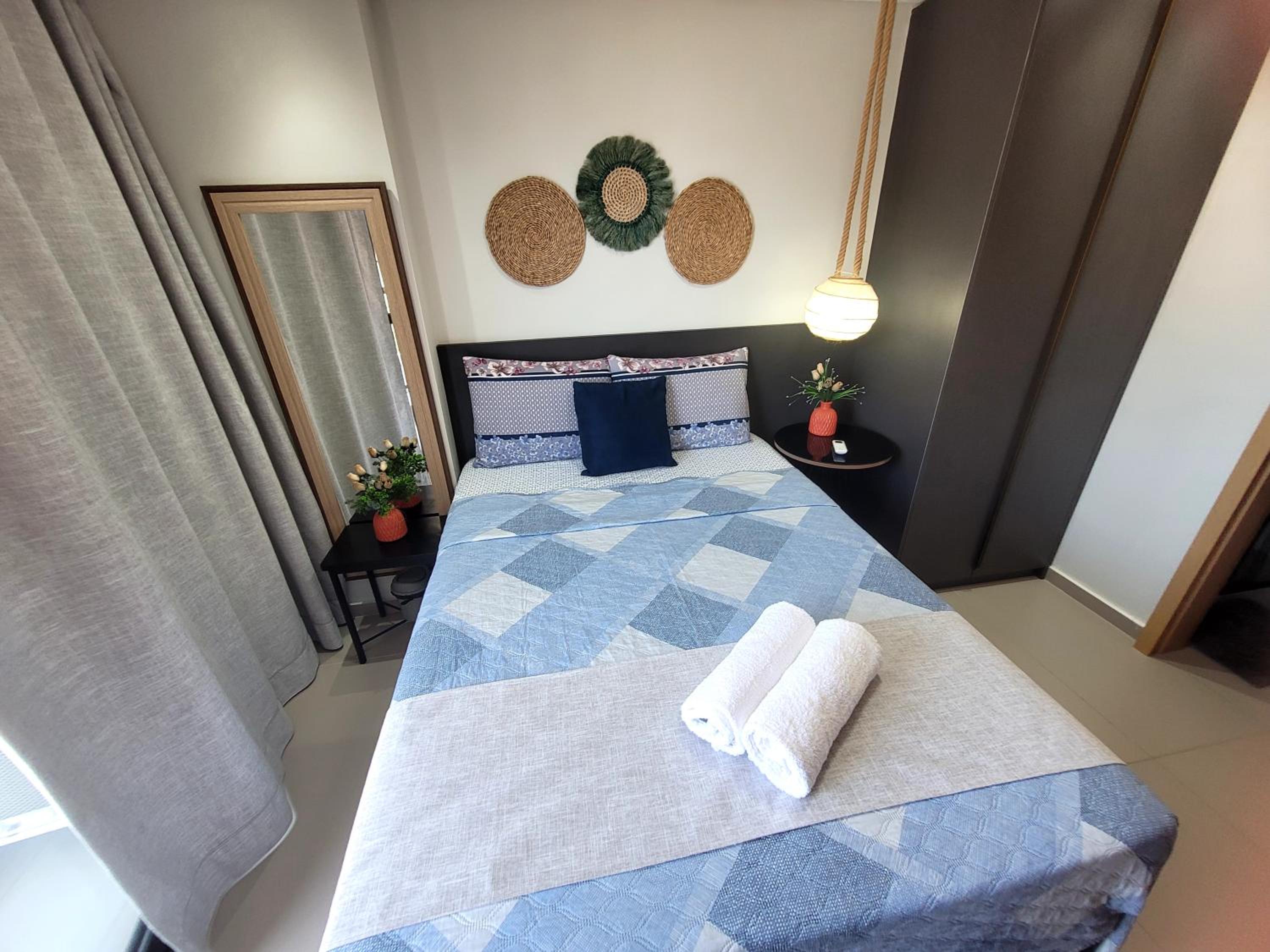 Flat com dois quartos na praia do Cabo Branco - climatizado e completo