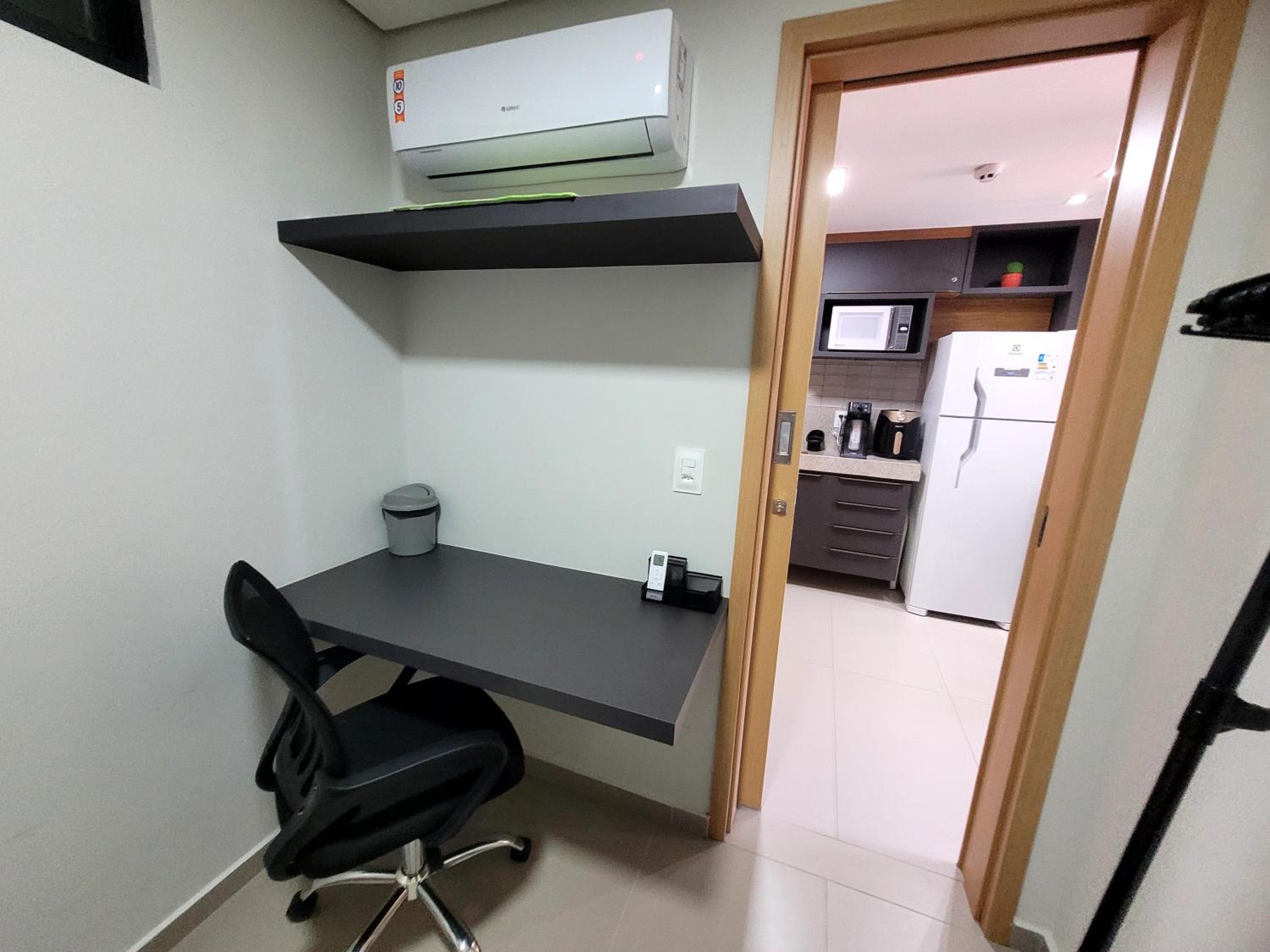 Flat com dois quartos na praia do Cabo Branco - climatizado e completo