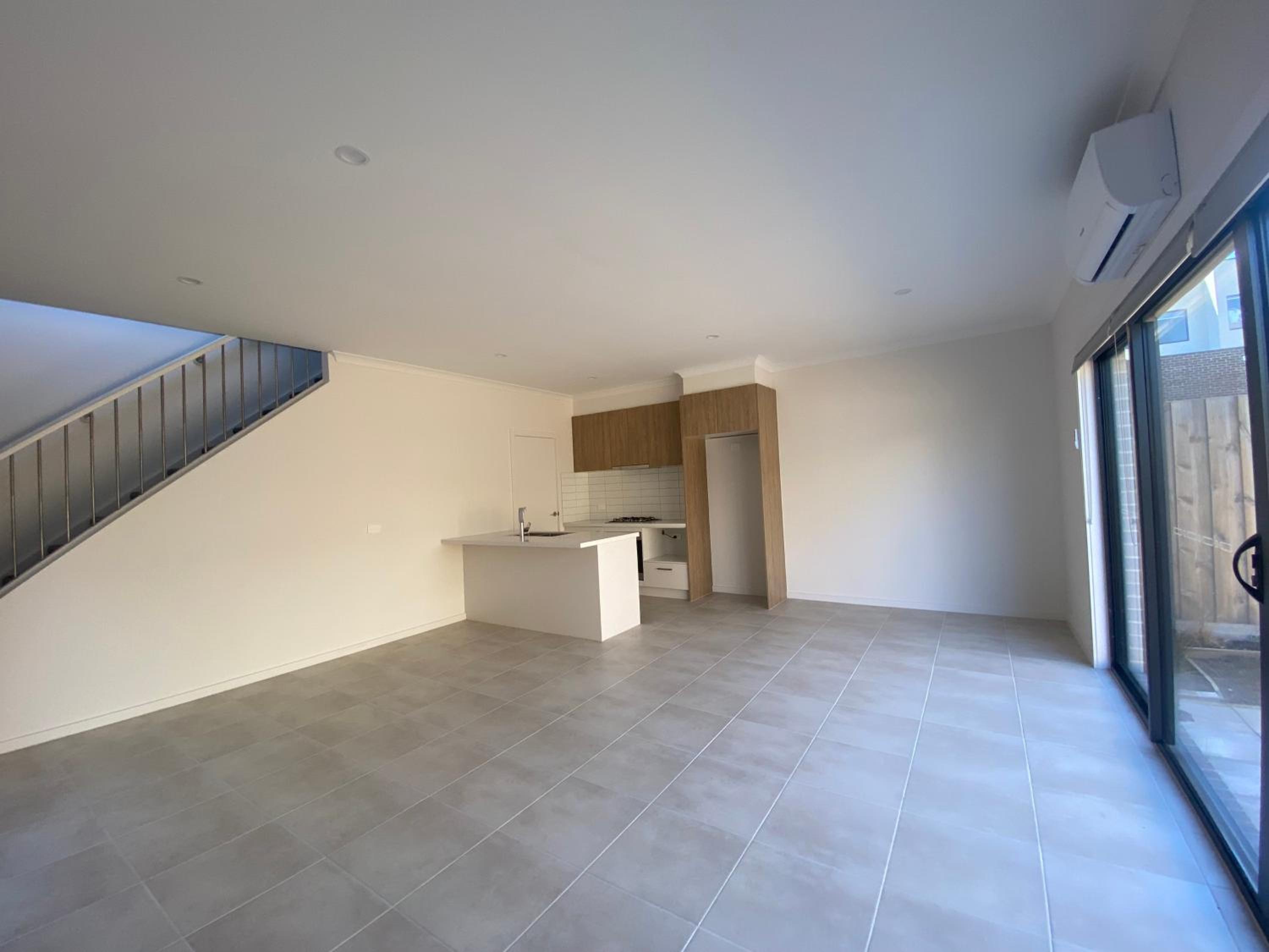 30 Minutes to Airport-3BR-Unfurnished-LUGarage-29G