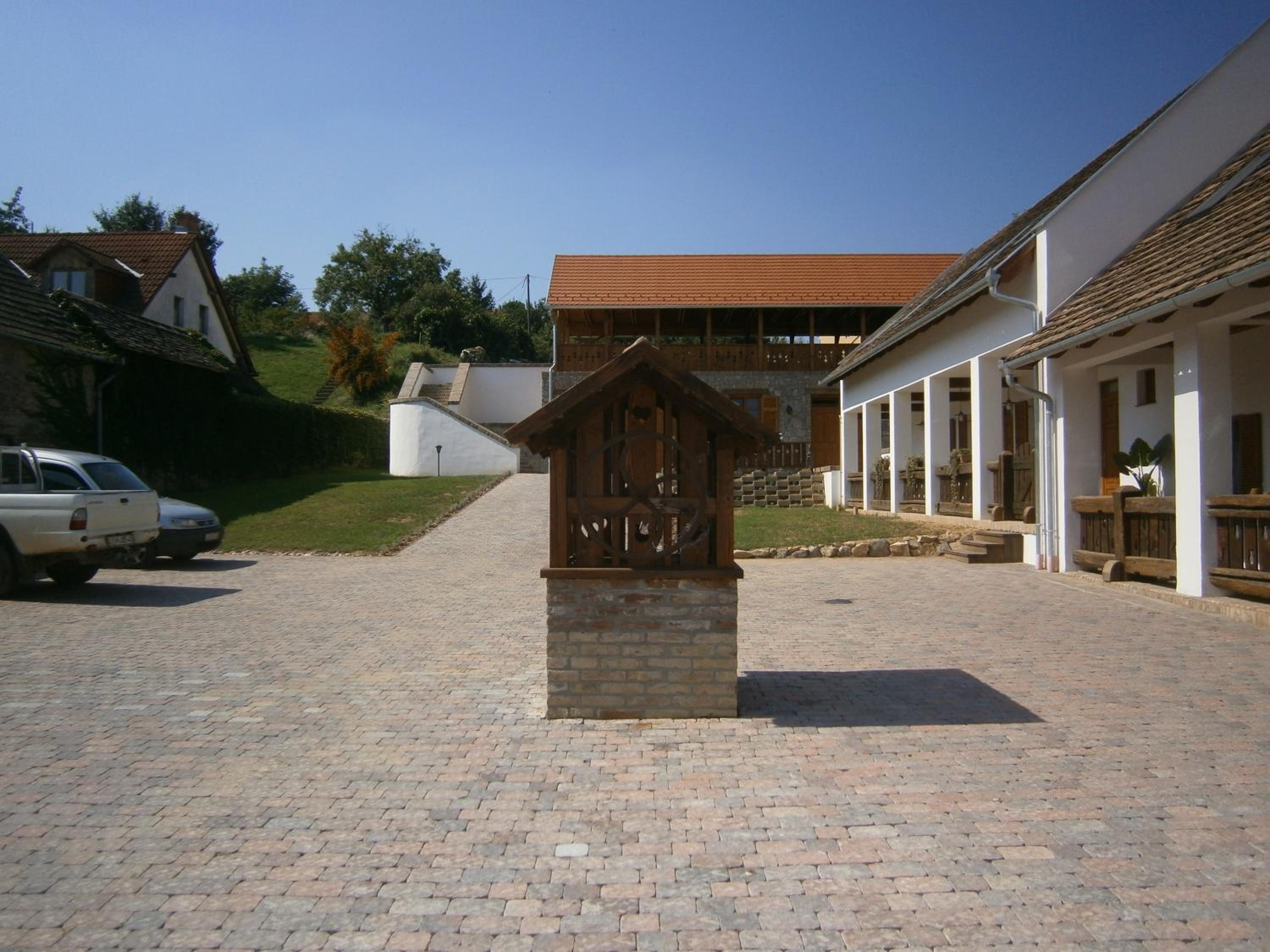 Photo 46