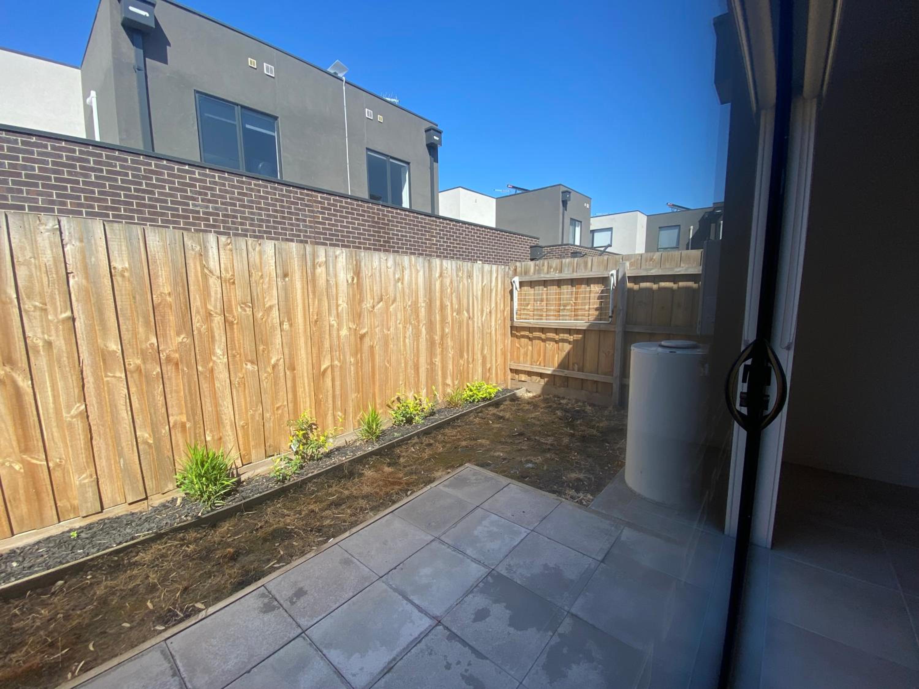 30 Minutes to Airport-3BR-Unfurnished-LUGarage-29G