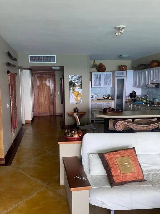 Beachfront Apt in Margarita for 6ppl view 4