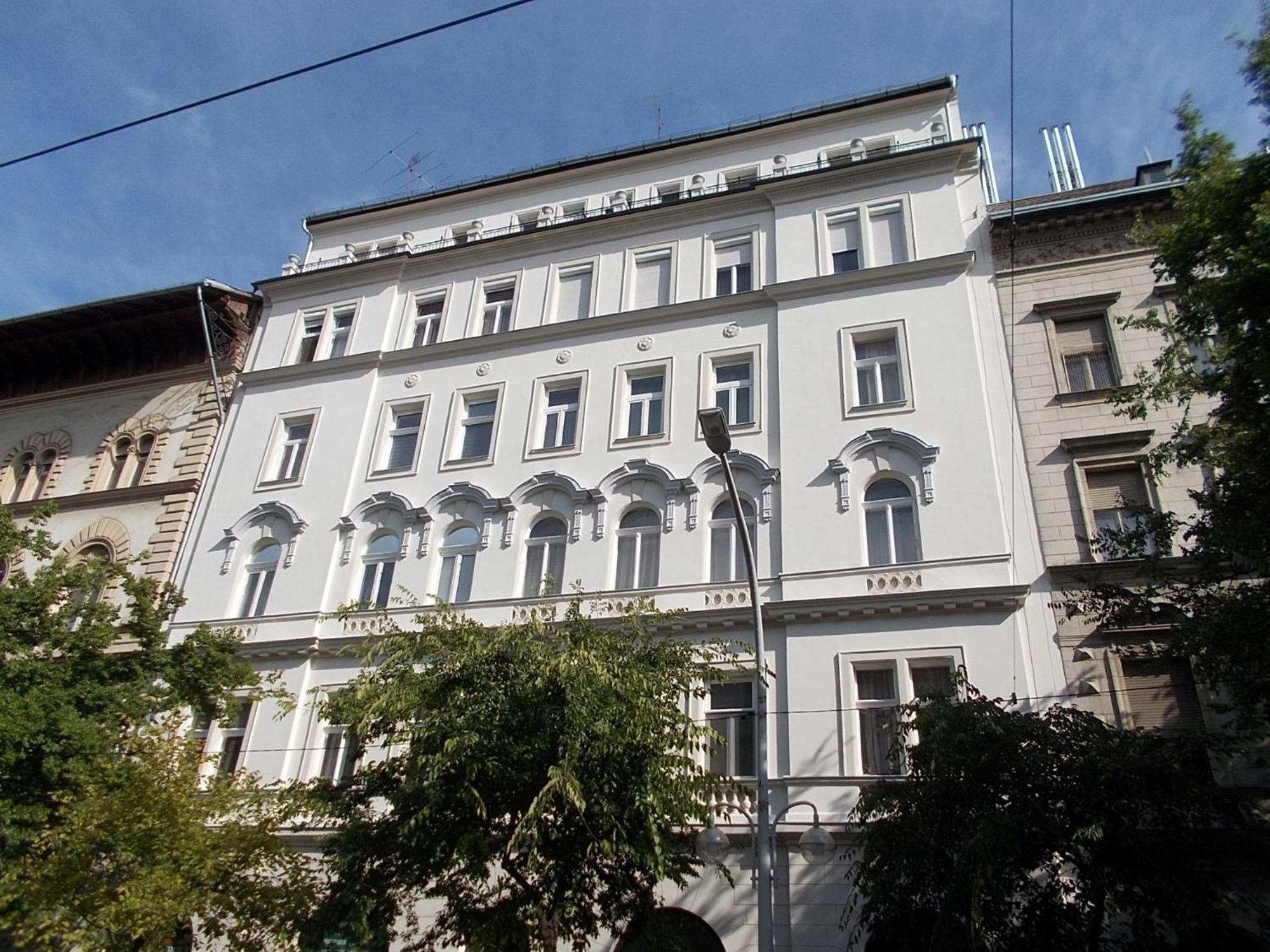 József Apartment