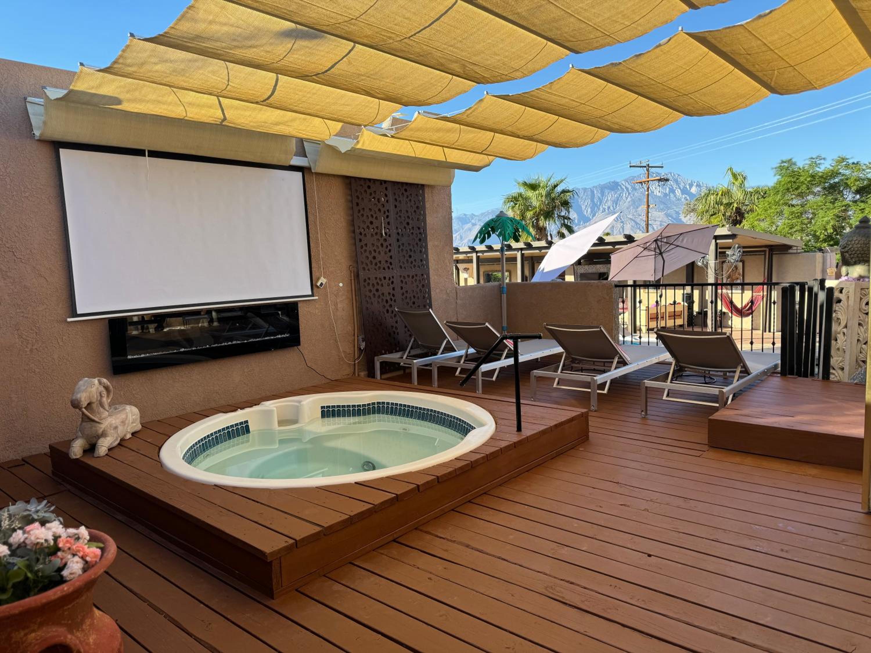 Hotel MI KASA HOT SPRINGS 420,Adults Only, Clothing Optional - Image 1