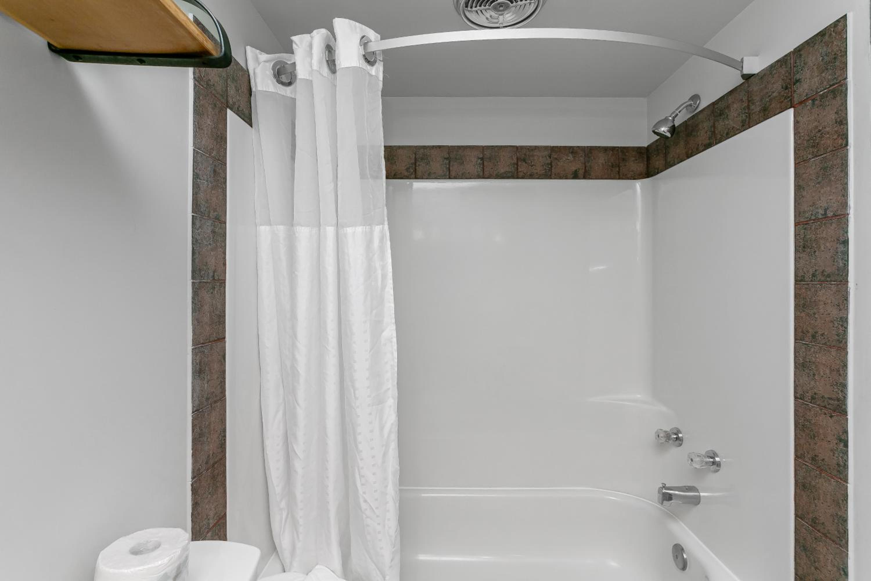 Jasper Vacations - Tonquin Inn - Property Image 2