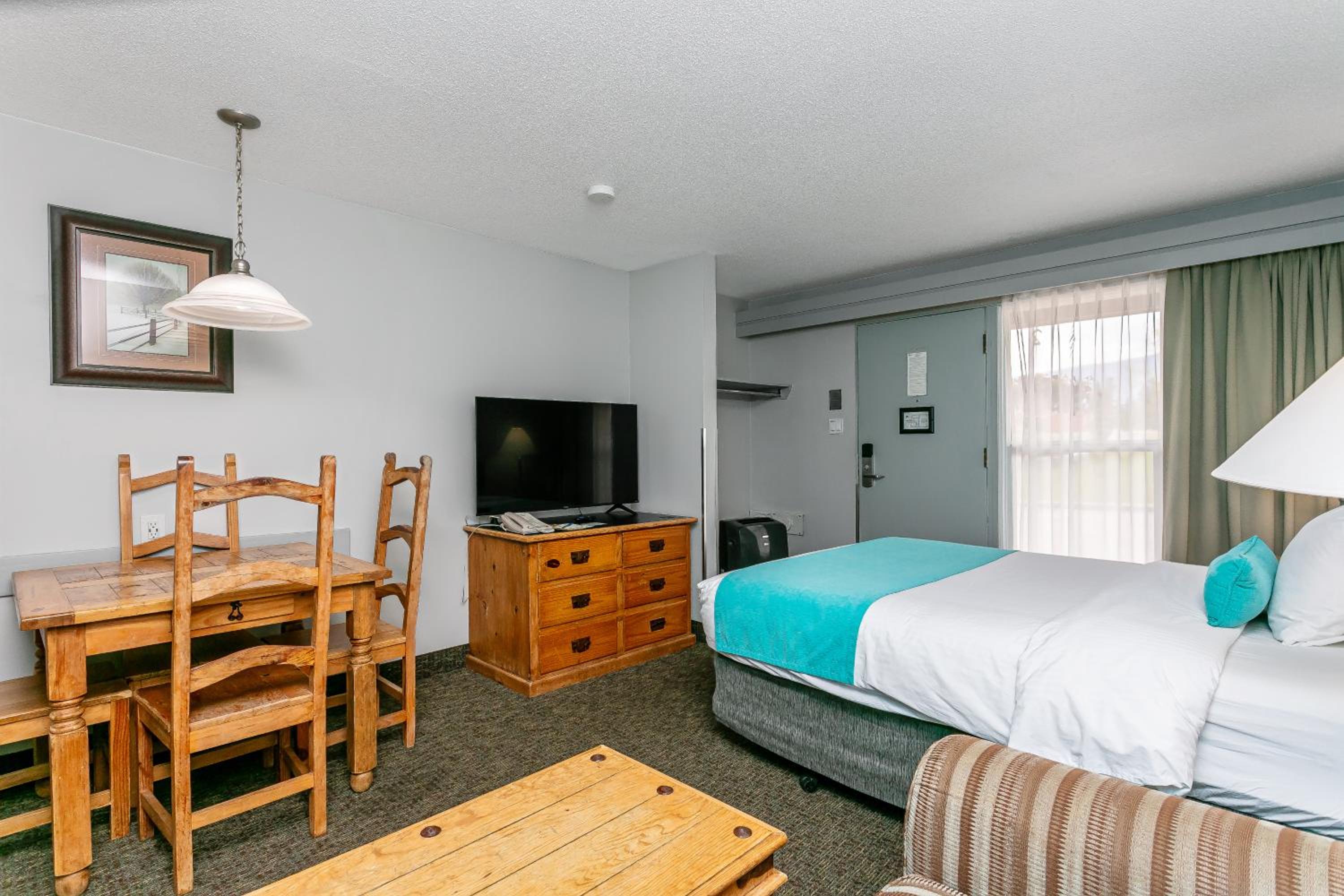 Jasper Vacations - Tonquin Inn - Property Image 6