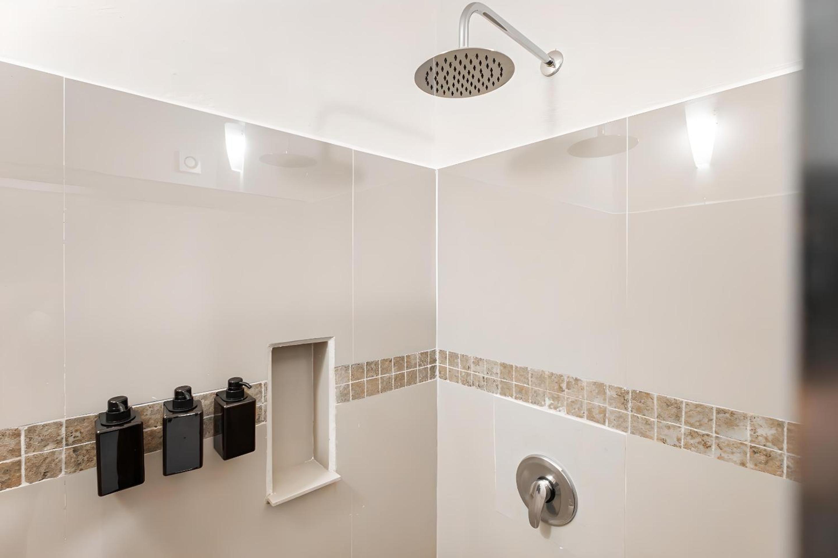 Lagoonfront Apartment in Hotel Zone