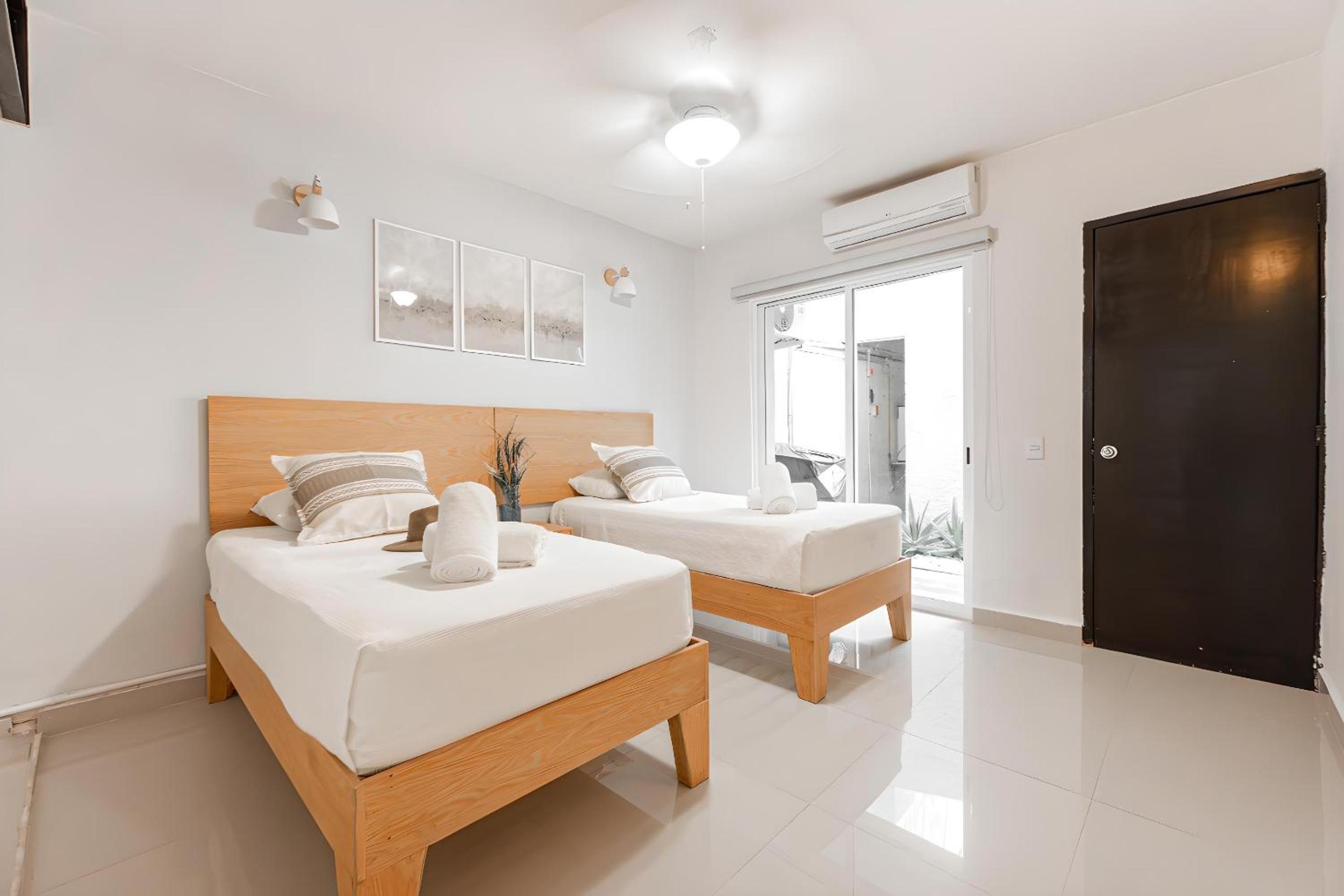 Lagoonfront Apartment in Hotel Zone