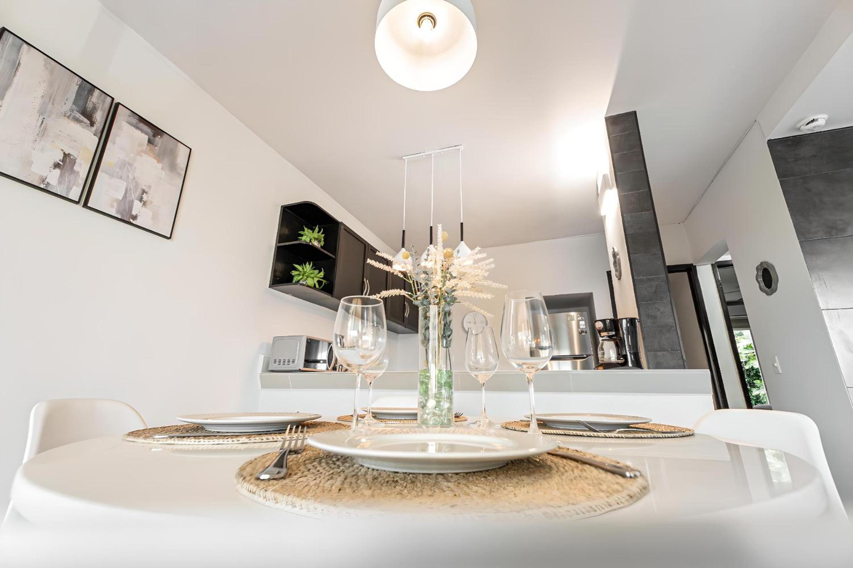 Lagoonfront Apartment in Hotel Zone