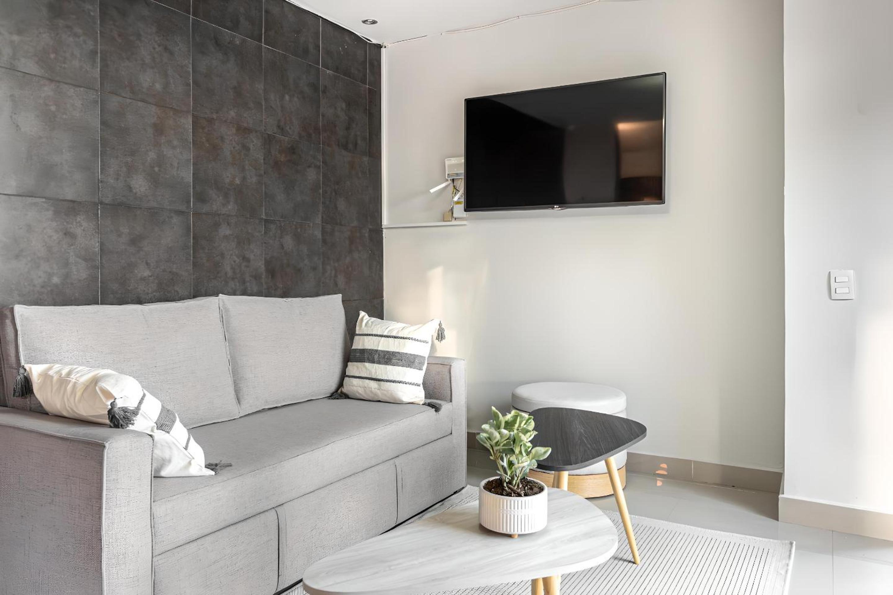 Lagoonfront Apartment in Hotel Zone