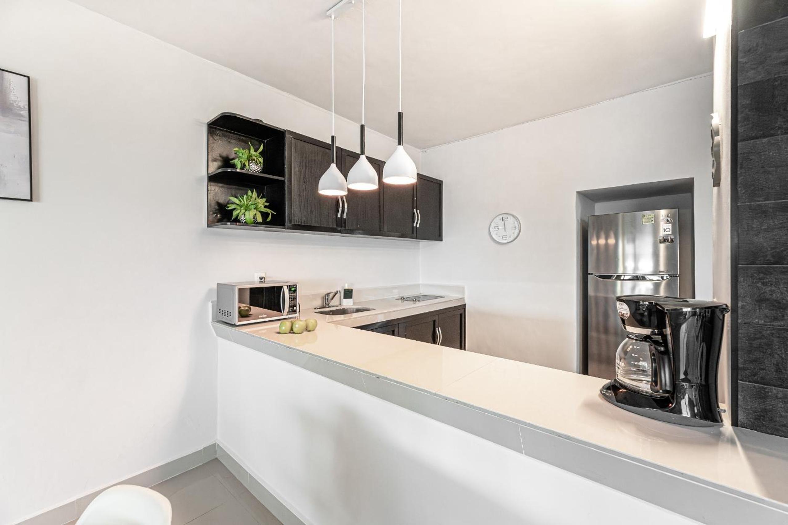 Lagoonfront Apartment in Hotel Zone