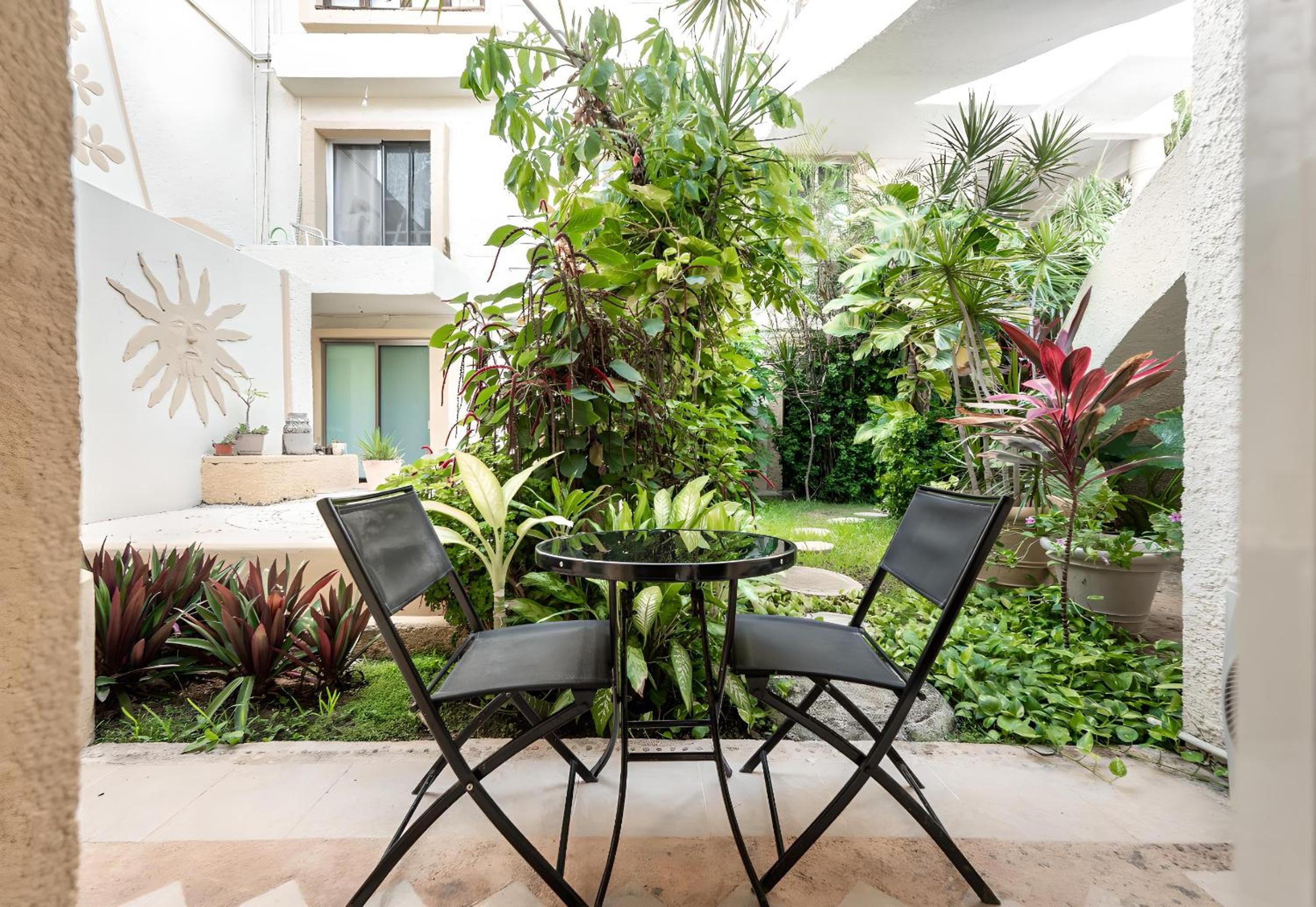 Lagoonfront Apartment in Hotel Zone