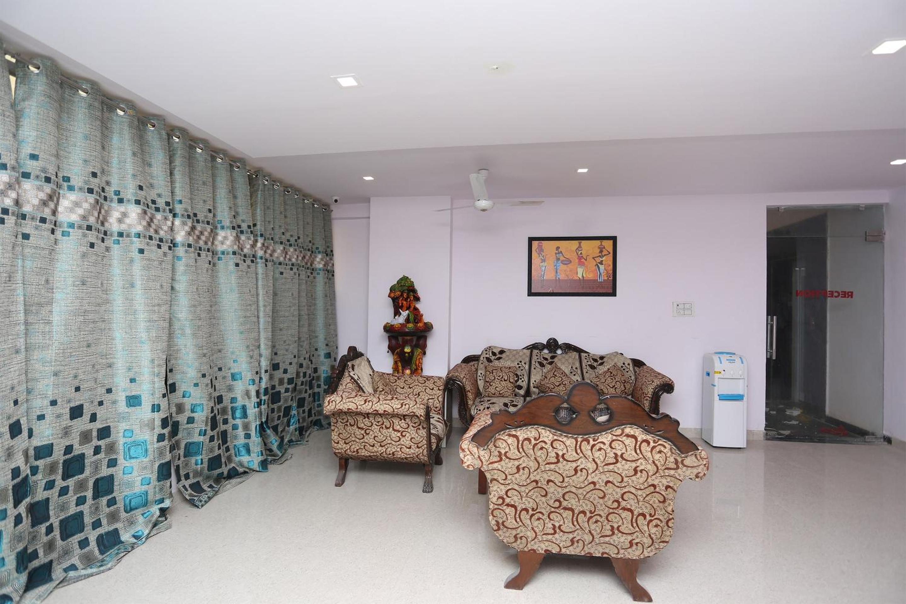 Lobby & Reception
