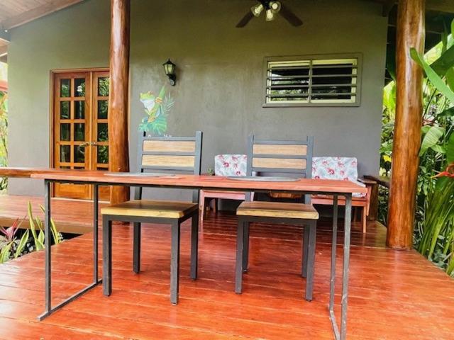 La Rana Deluxe Villa - Riverfront With A Pool