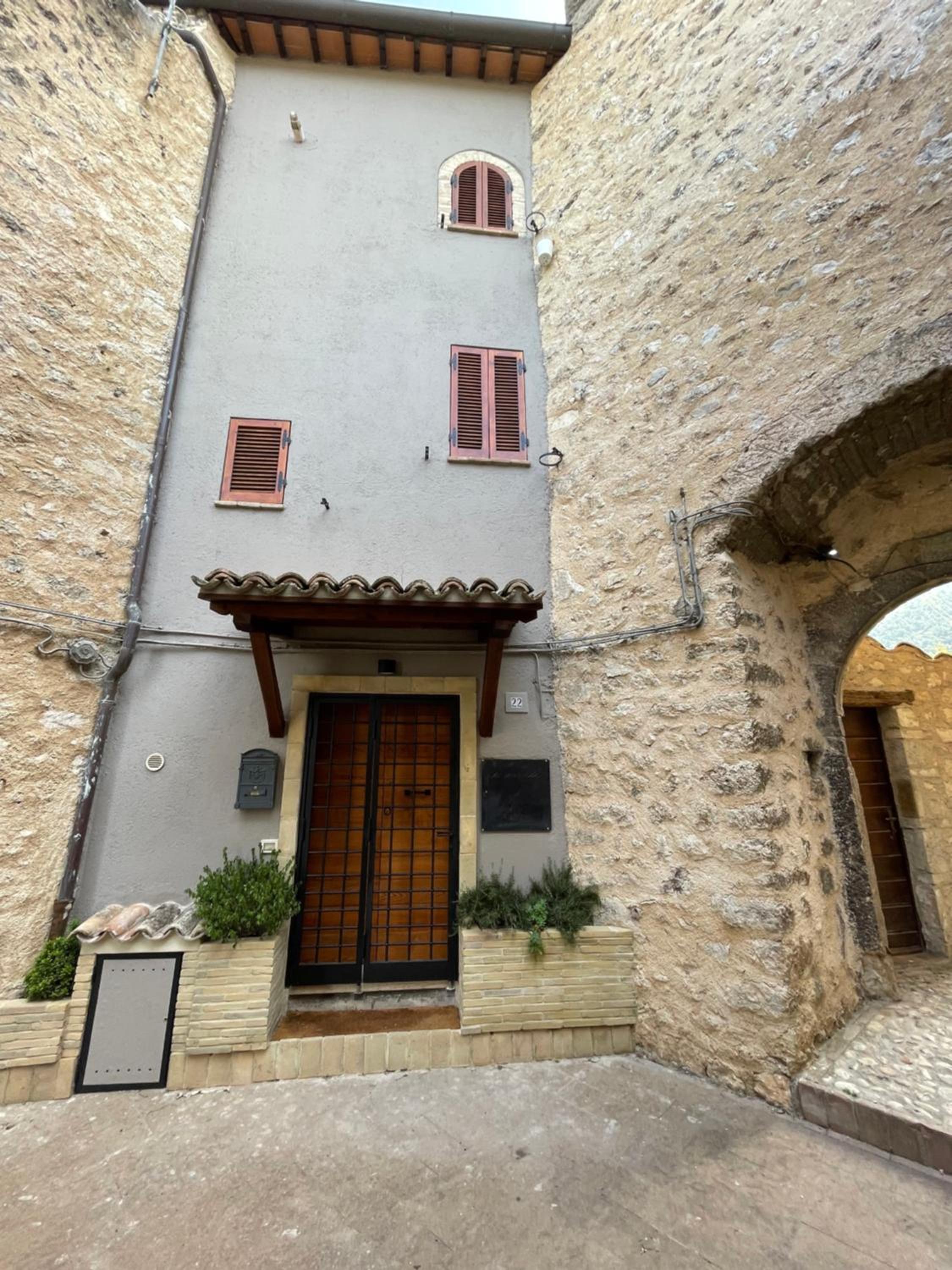 La Torretta di Eggi view 2