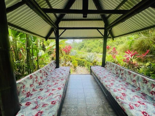 La Rana Deluxe Villa - Riverfront With A Pool